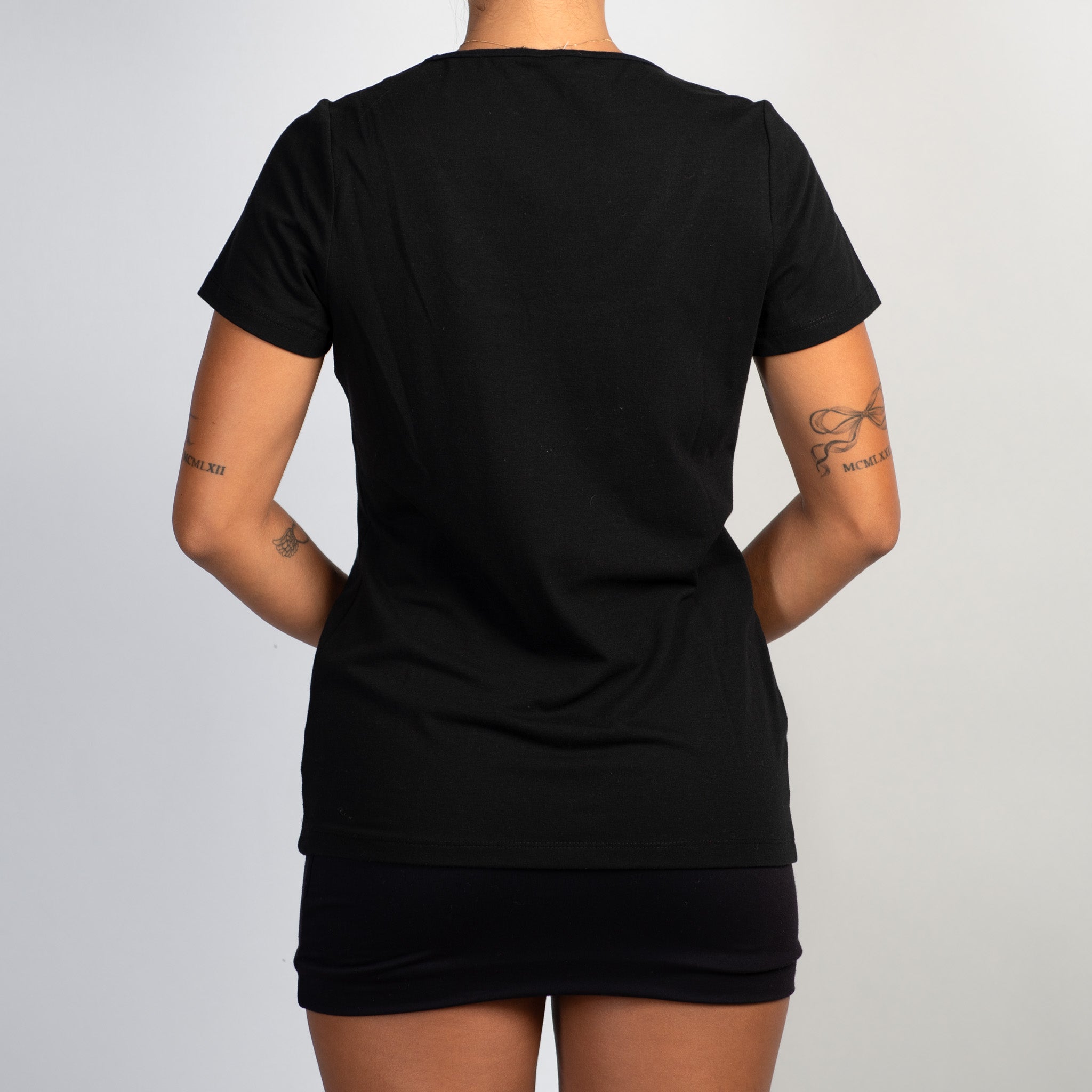 BLACK SCOOP NECK TOP