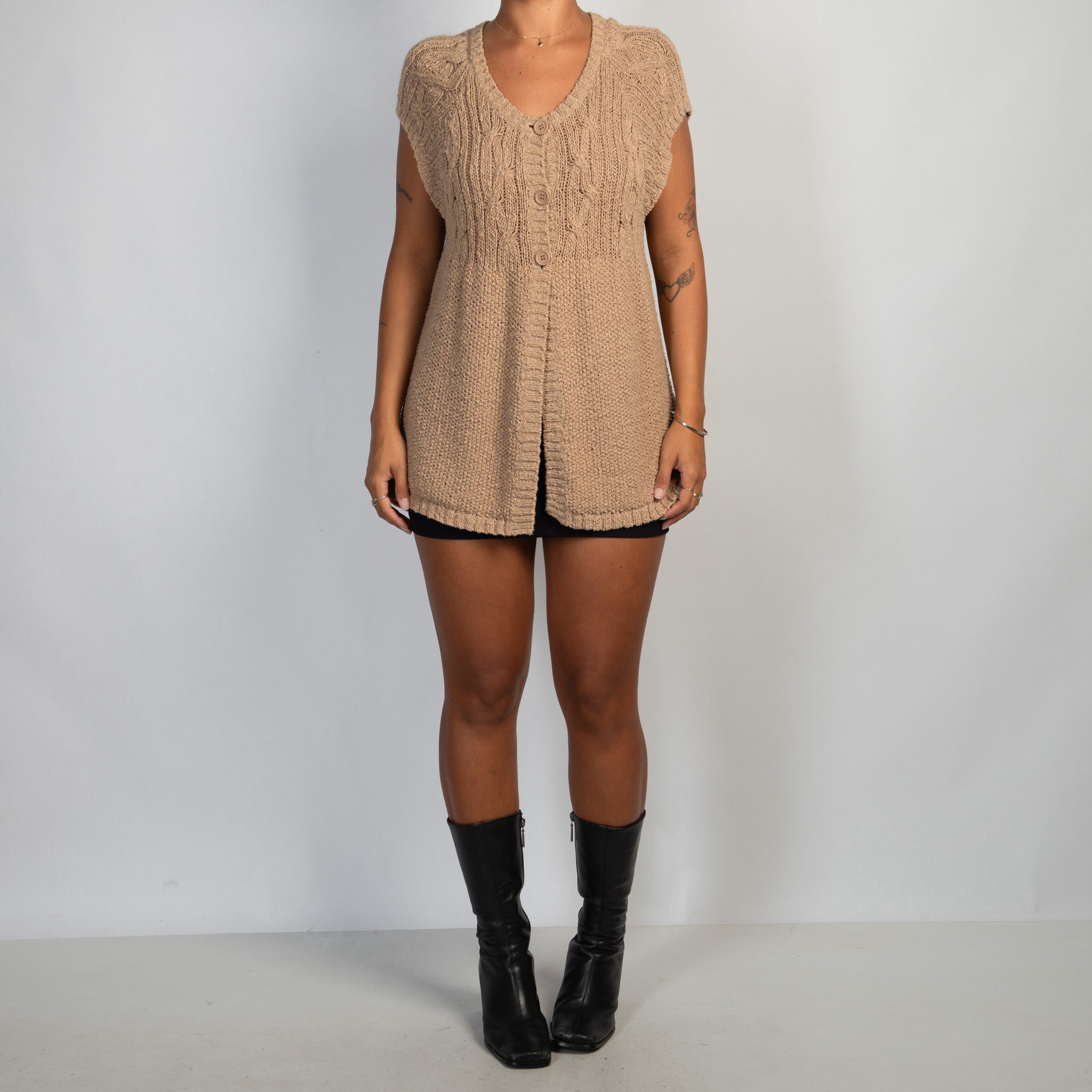 BEIGE KNIT BUTTON TOP