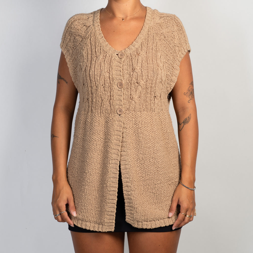 BEIGE KNIT BUTTON TOP
