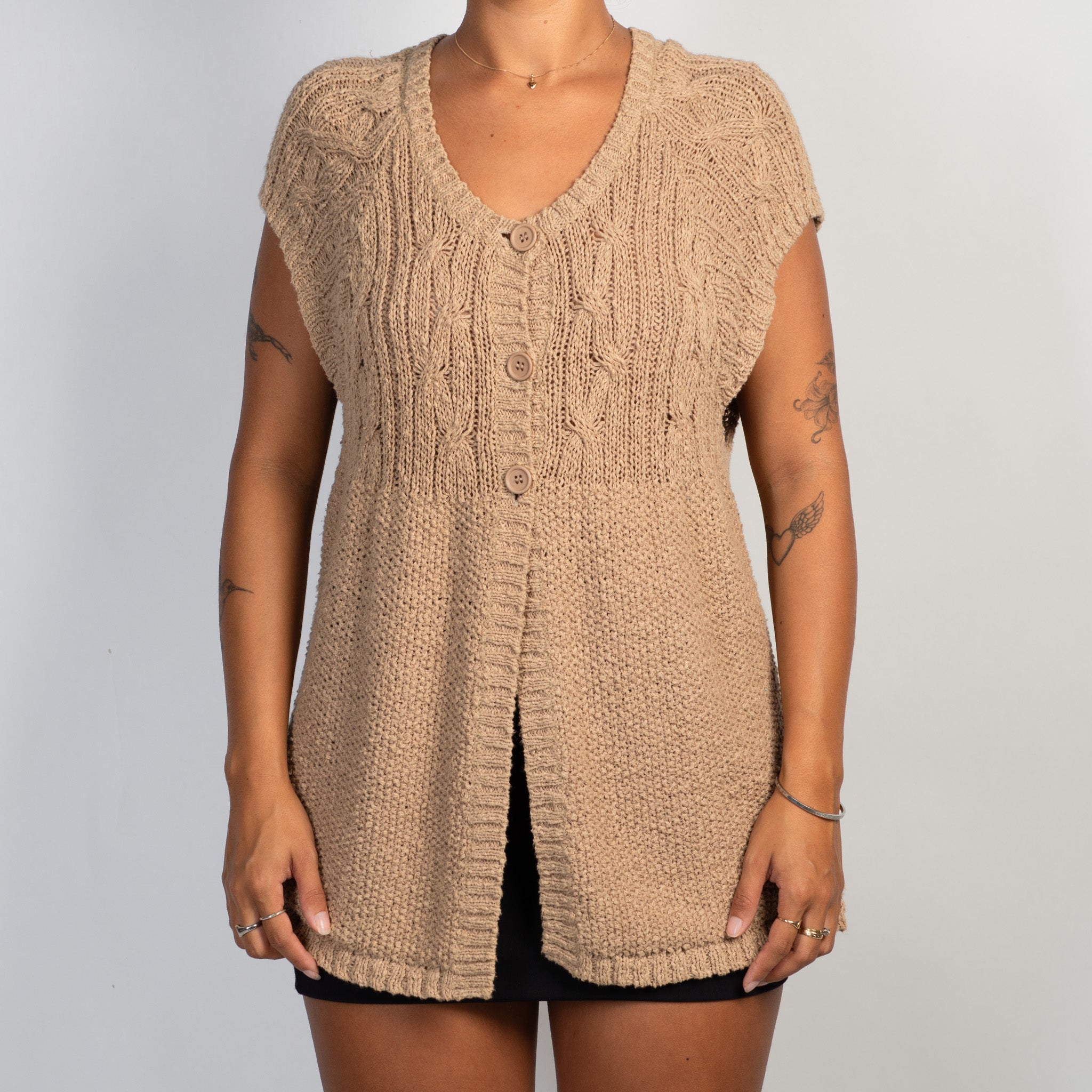 BEIGE KNIT BUTTON TOP