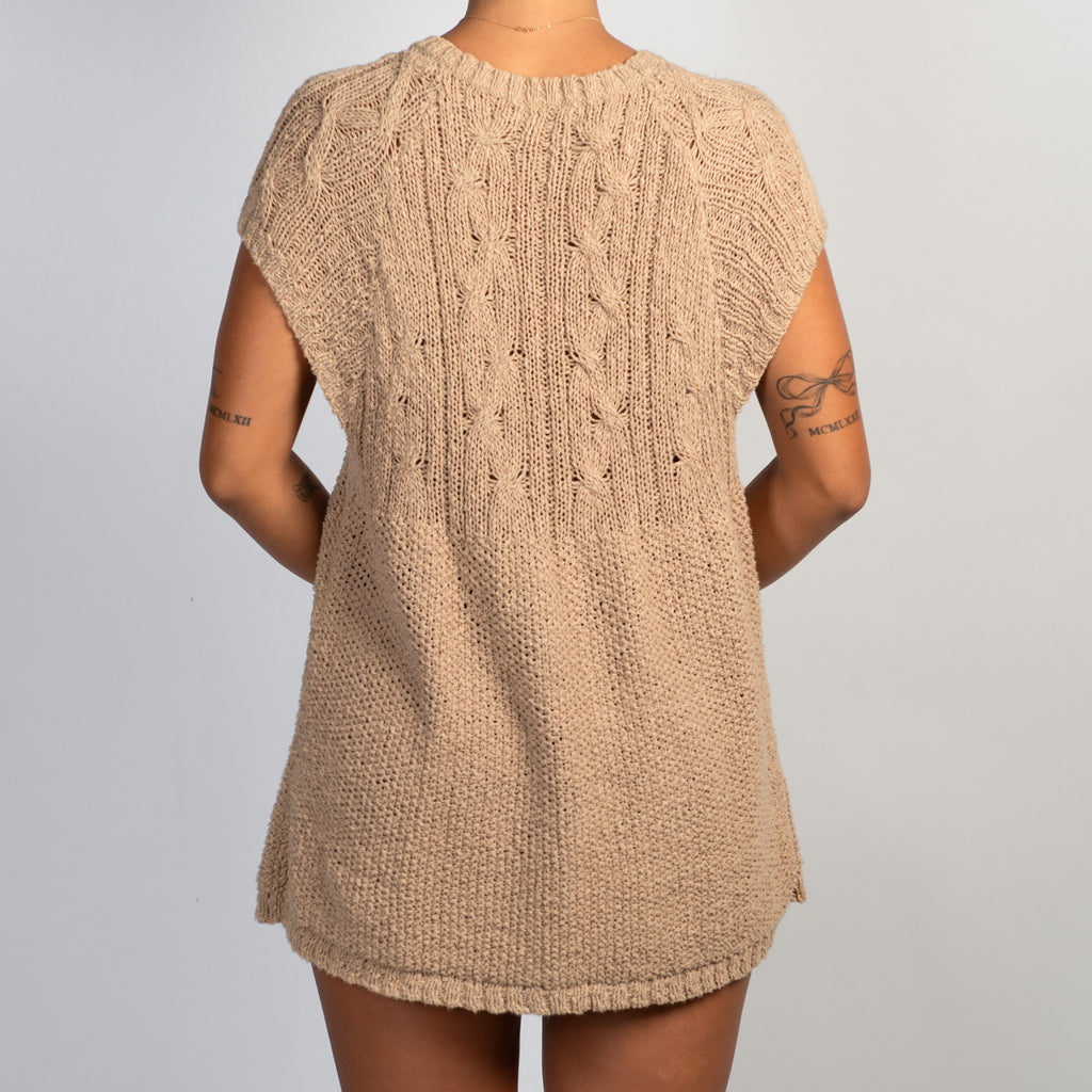 BEIGE KNIT BUTTON TOP