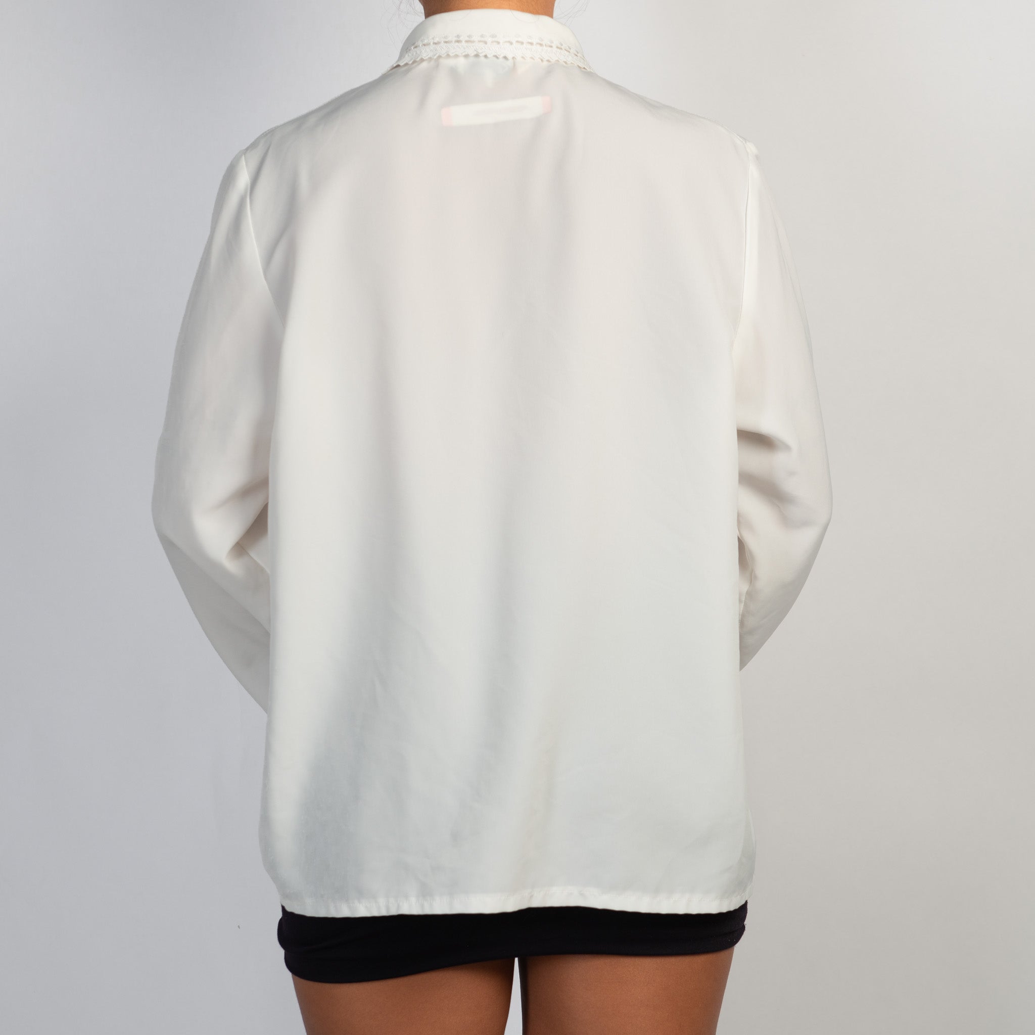 WHITE EMBROIDERED BLOUSE
