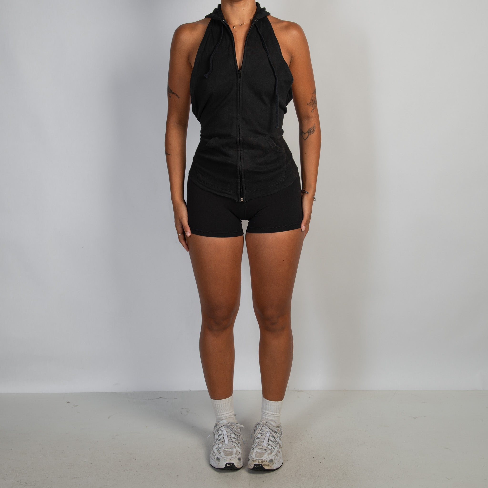 BLACK ZIP HOOD TOP