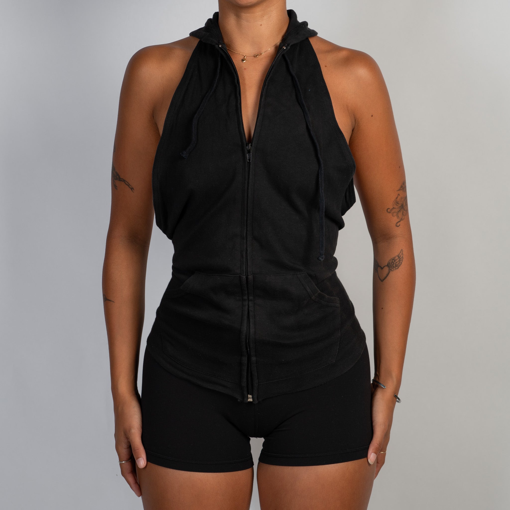 BLACK ZIP HOOD TOP