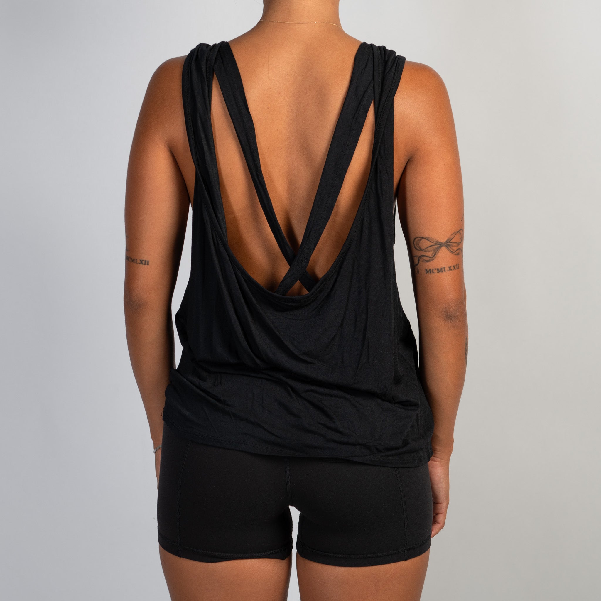 BLACK BACKLESS TANK TOP