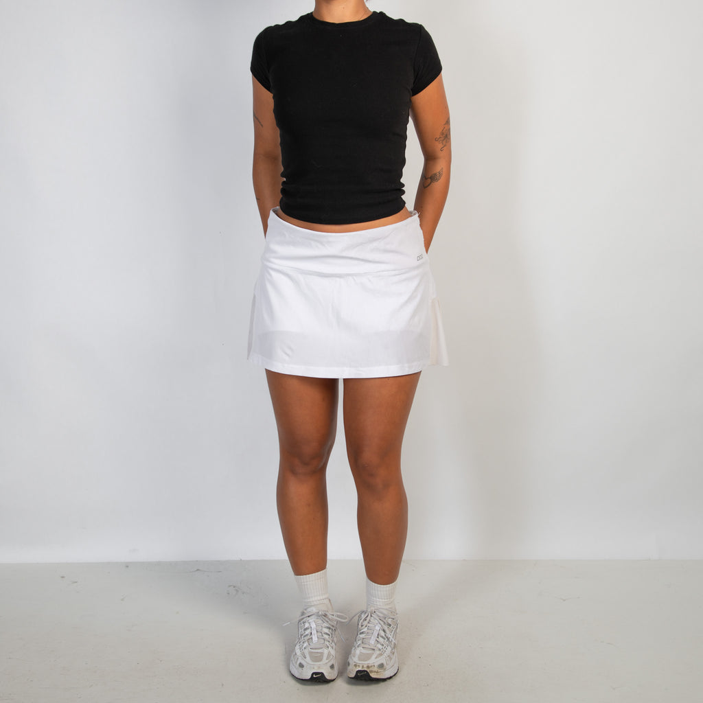 WHITE PLEATED SKORT