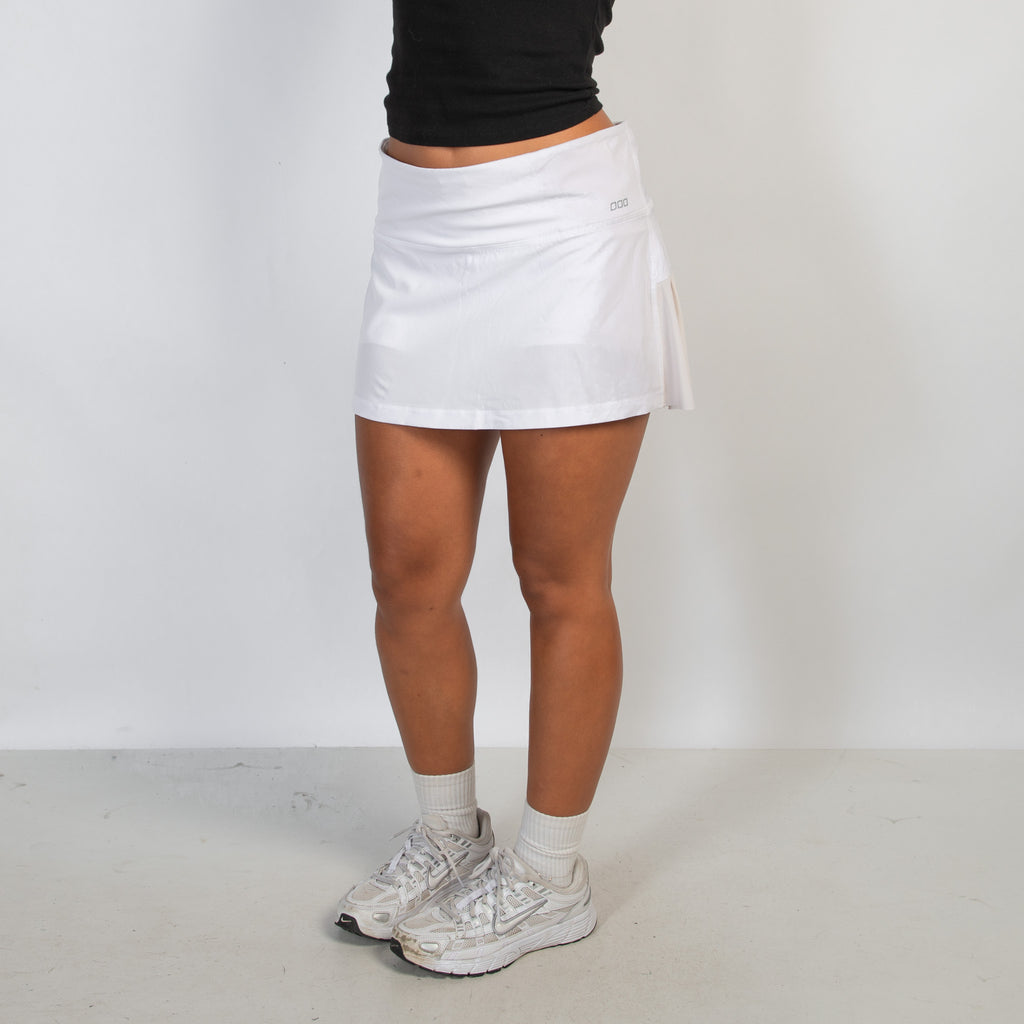 WHITE PLEATED SKORT