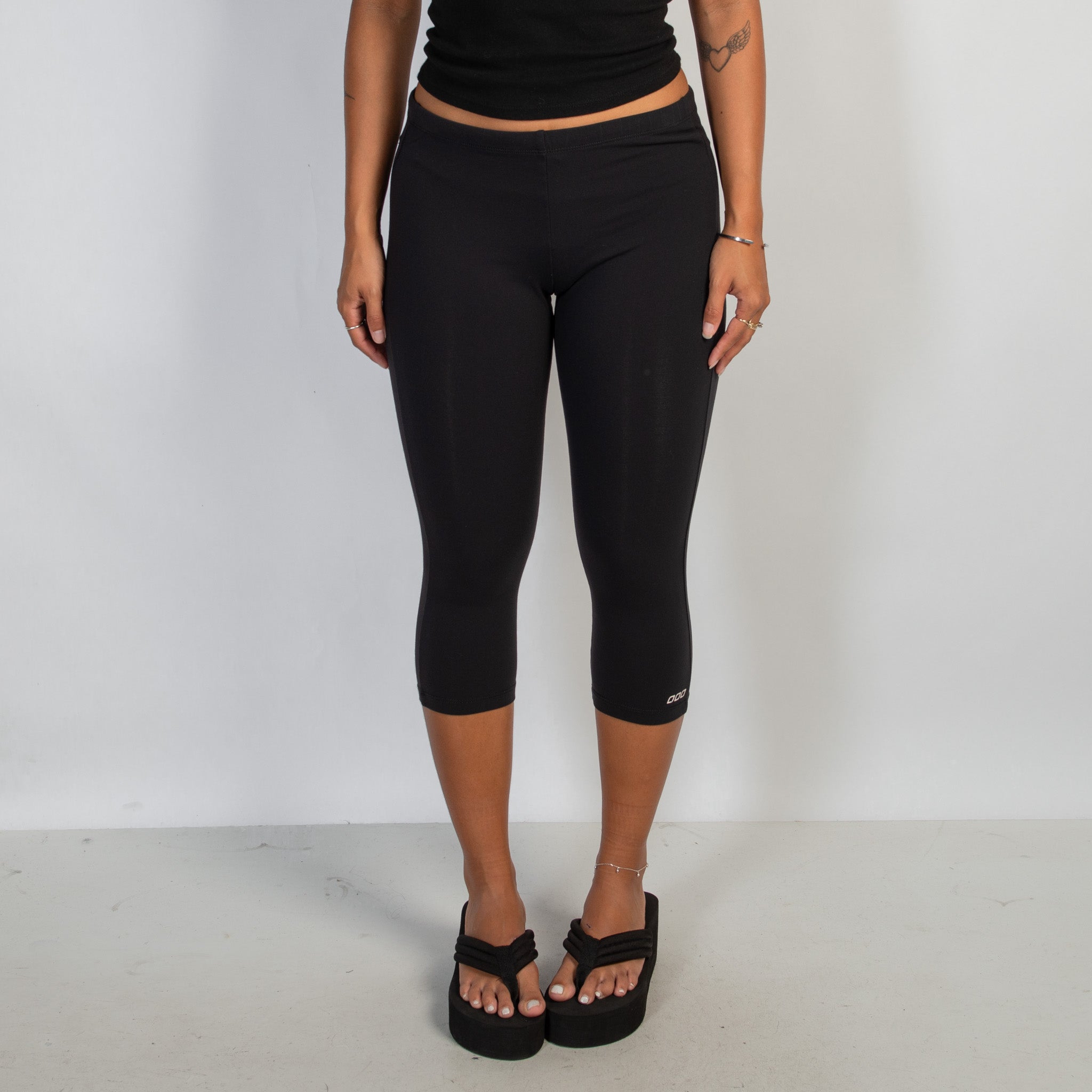 BLACK CAPRI TIGHTS