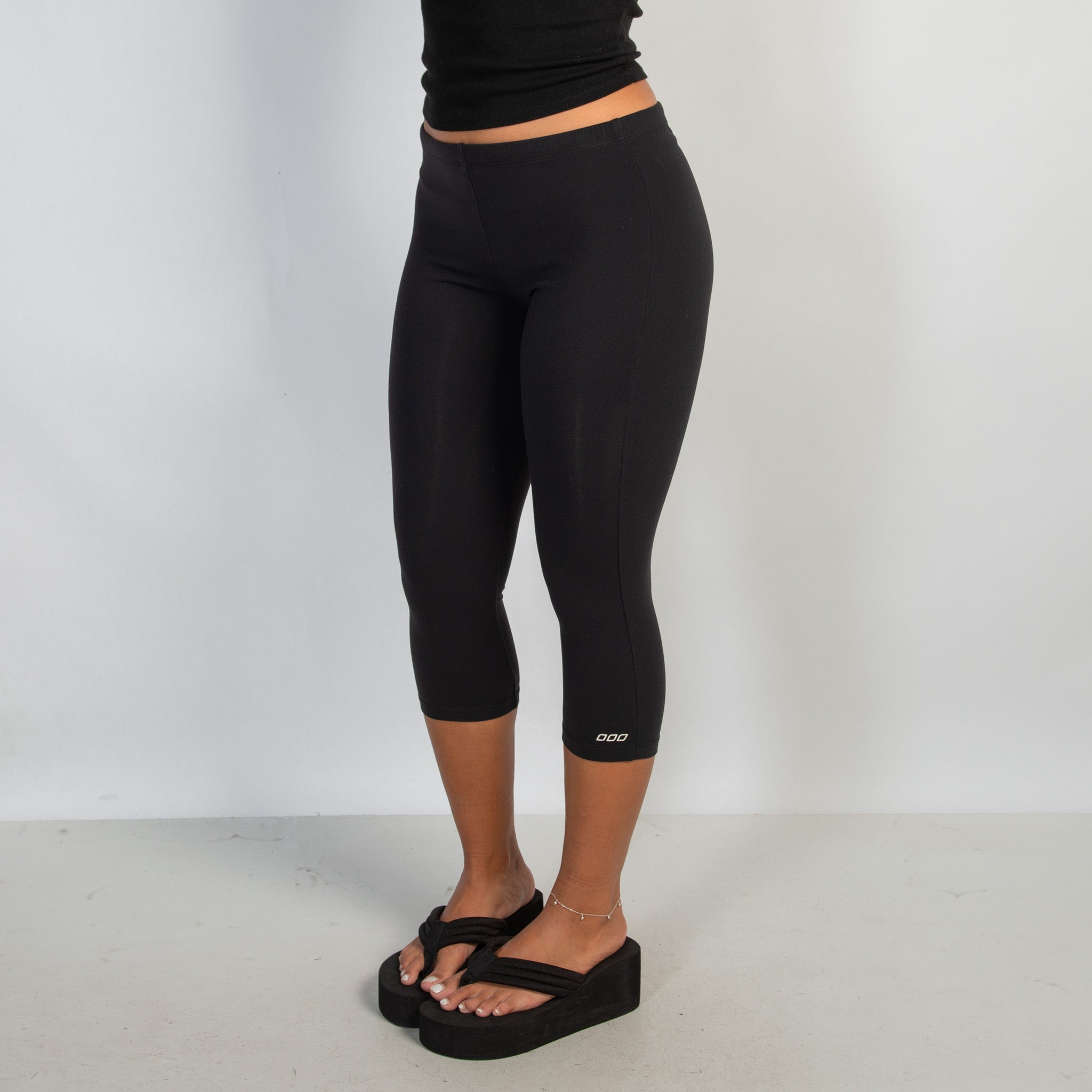 BLACK CAPRI TIGHTS