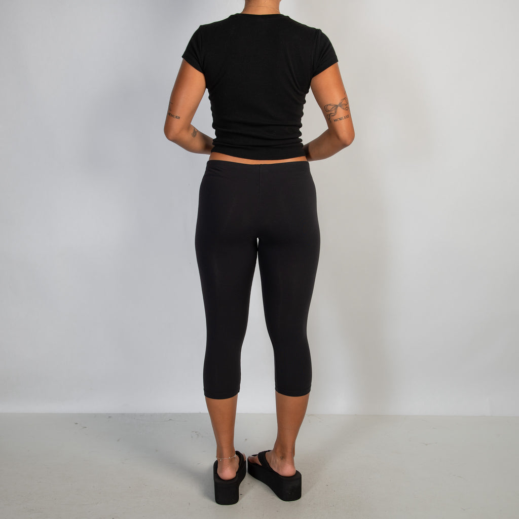 BLACK CAPRI TIGHTS