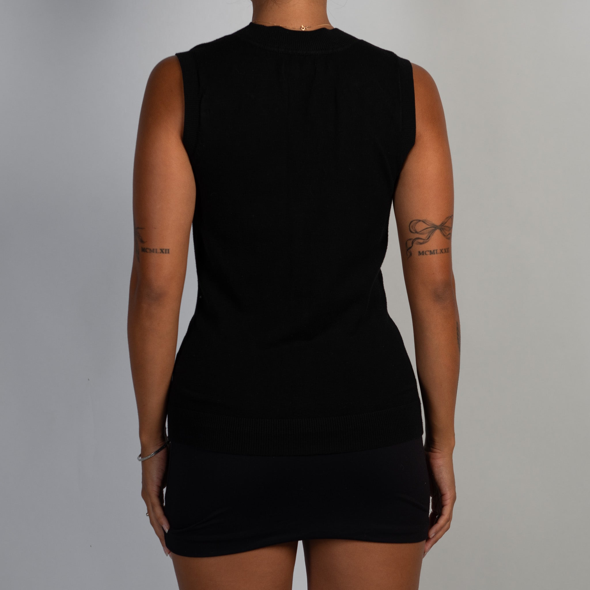 BLACK V NECK KNIT VEST