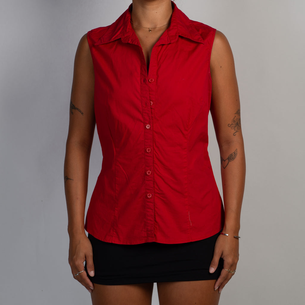 RED SLEEVELESS BLOUSE