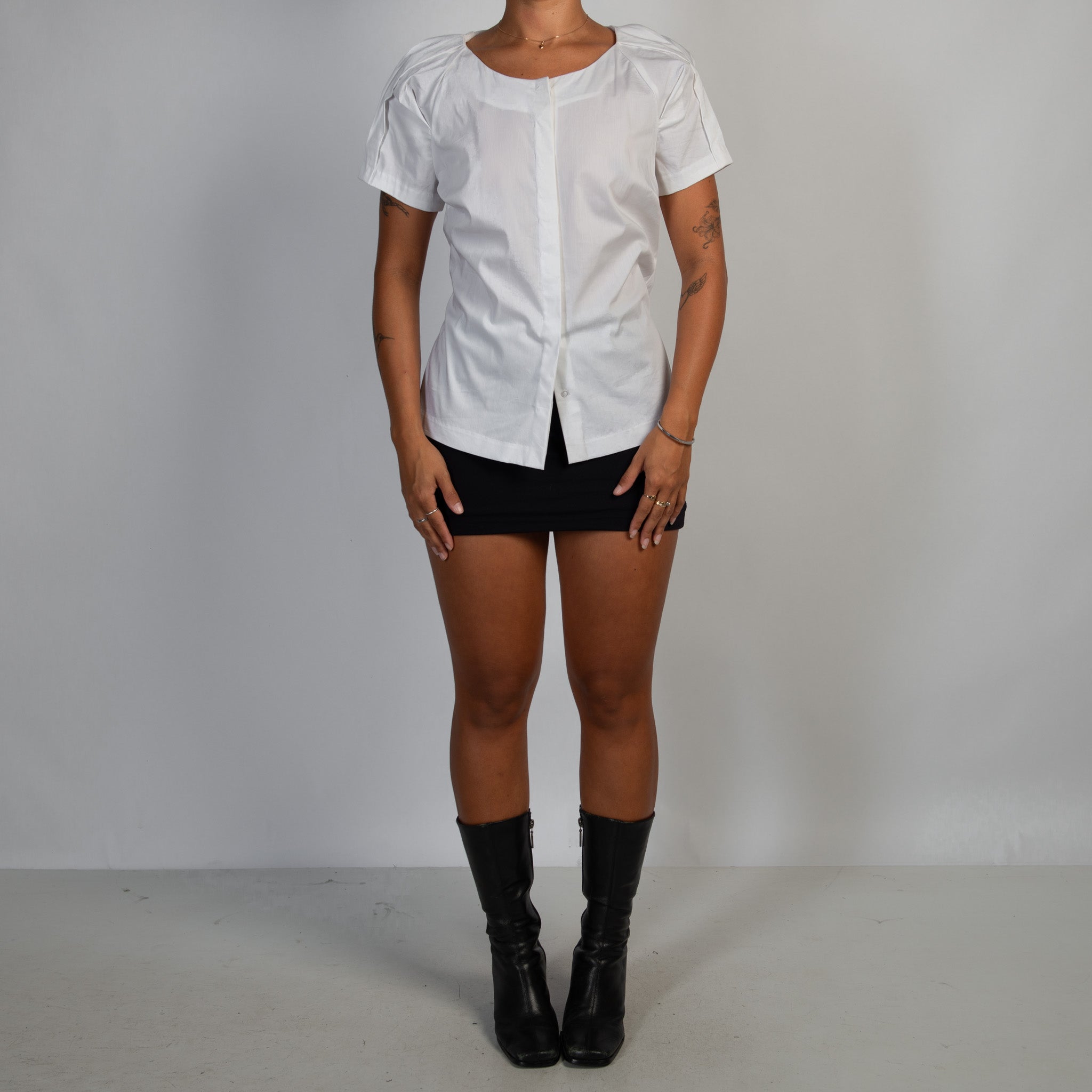 WHITE COLLARLESS BLOUSE