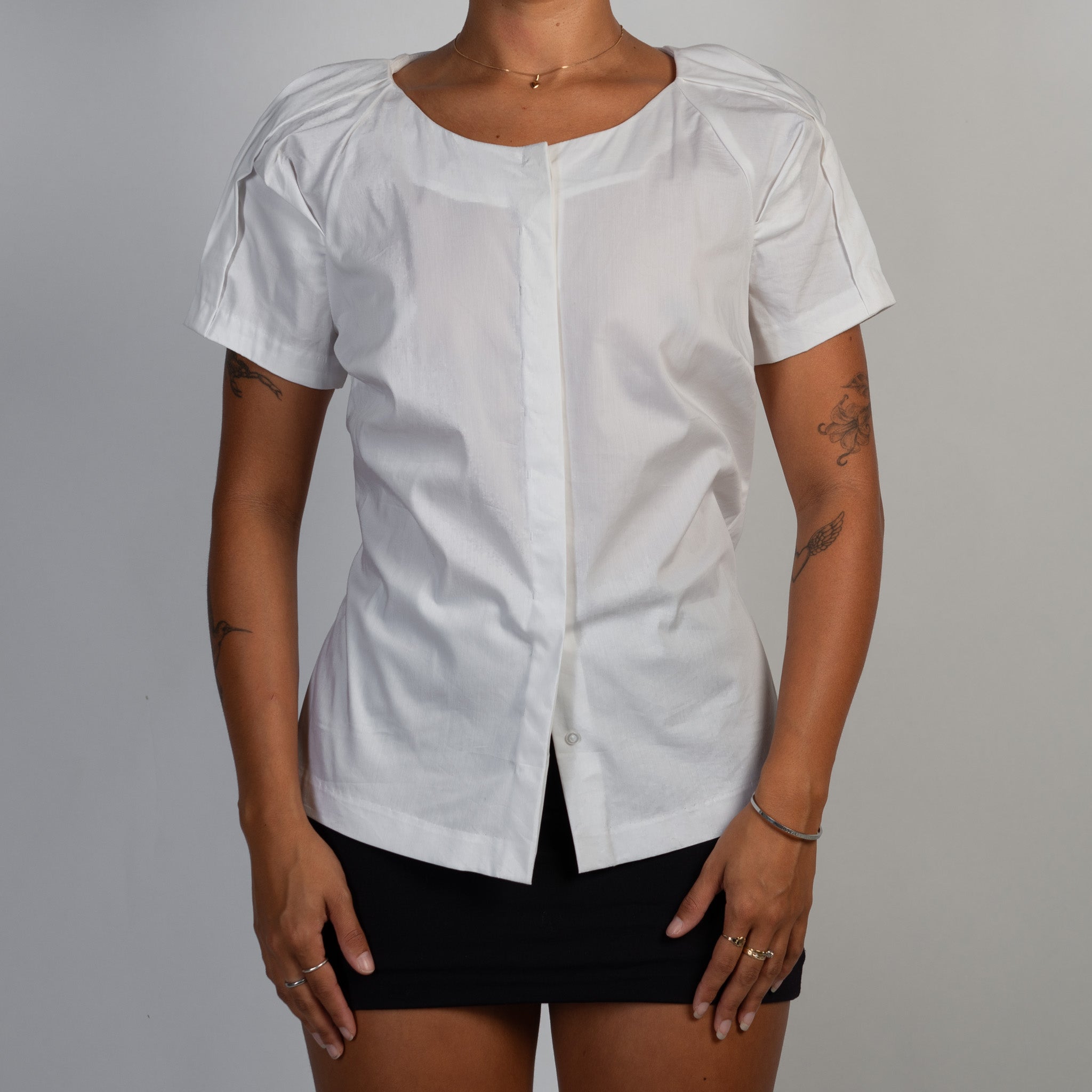 WHITE COLLARLESS BLOUSE