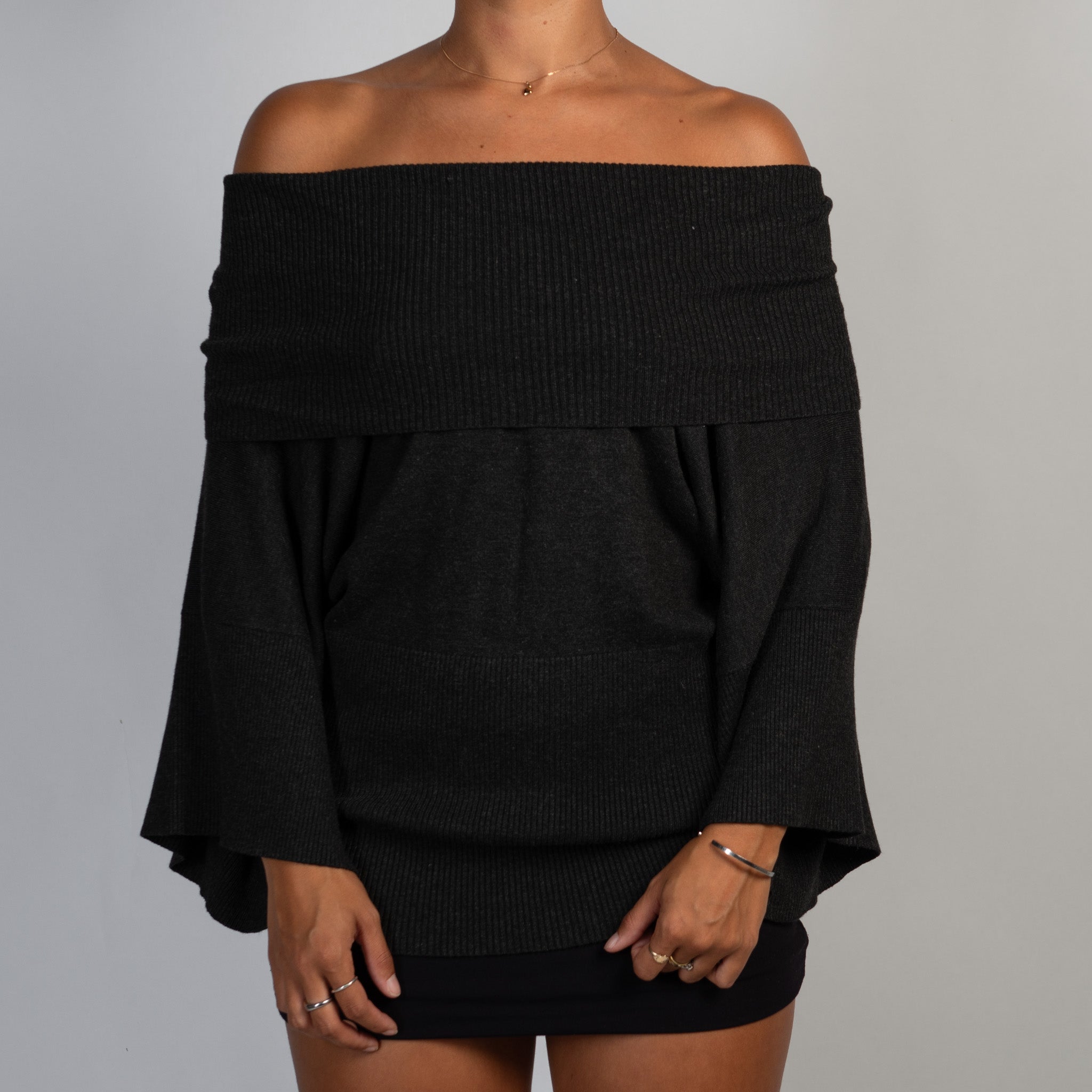 CHARCOAL KNIT TOP