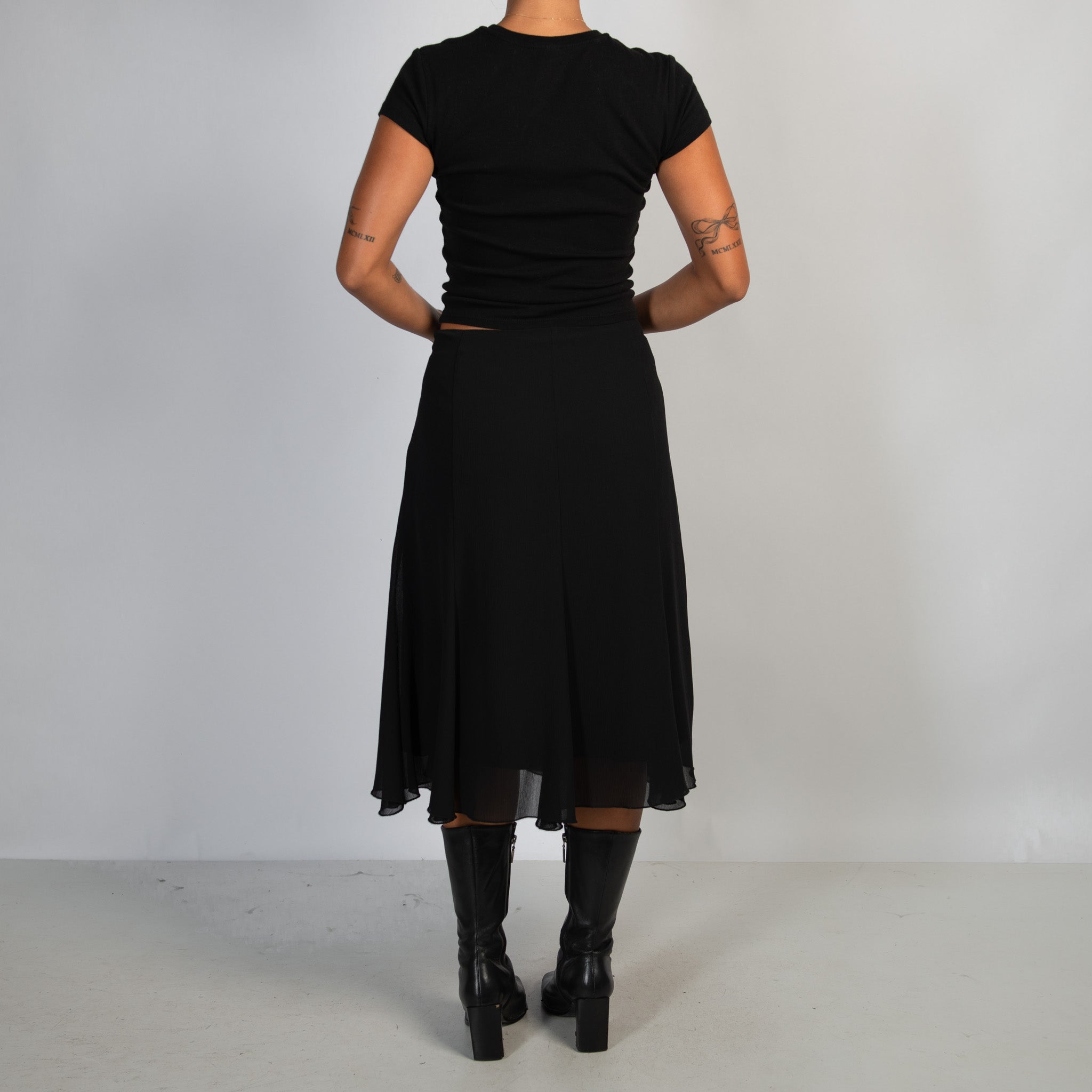 BLACK MIDI SKIRT