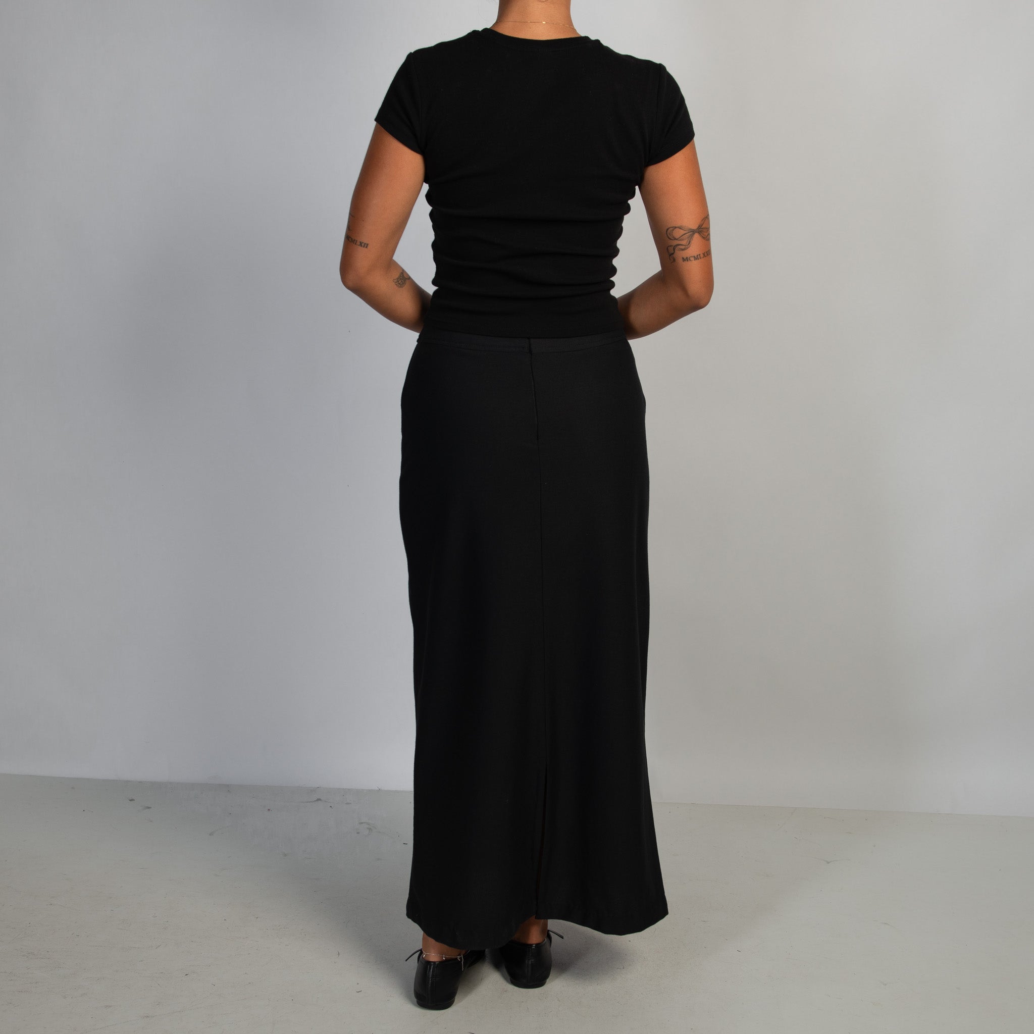 BLACK LONGLINE SKIRT