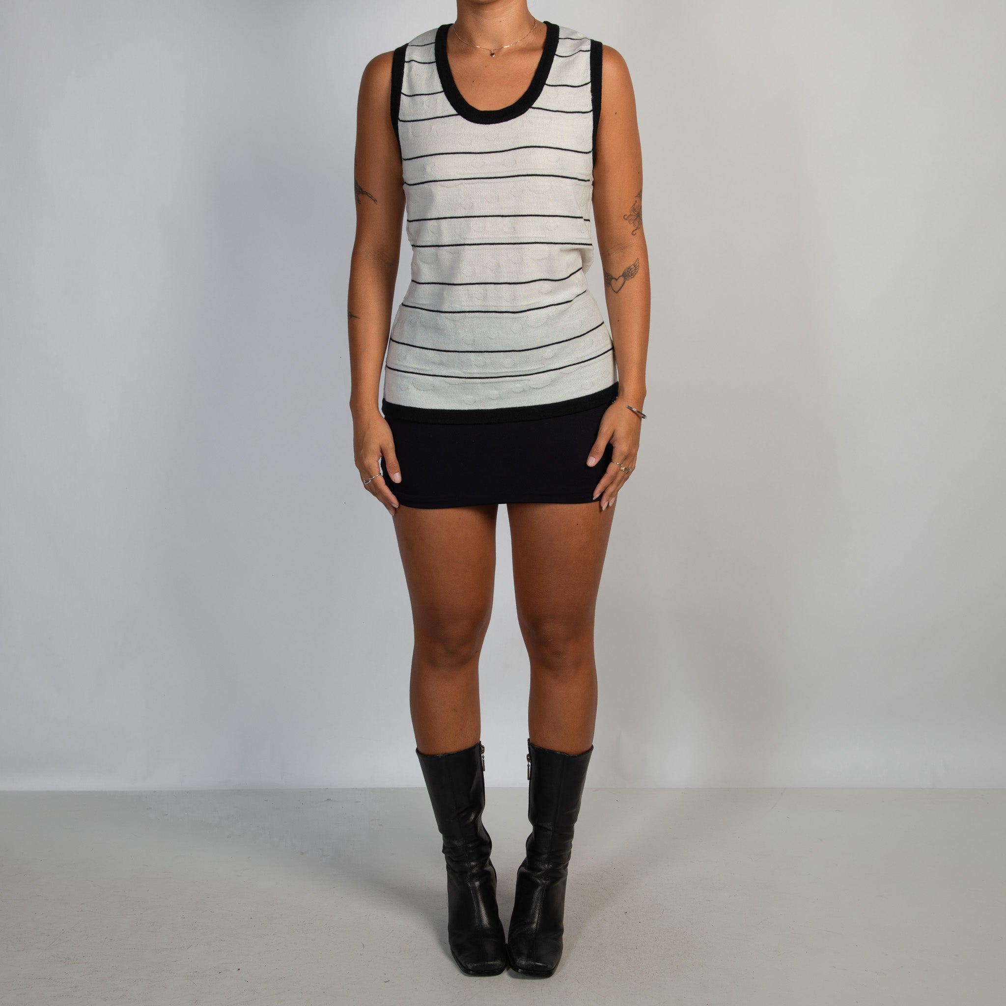 B&W STRIPE KNIT TOP