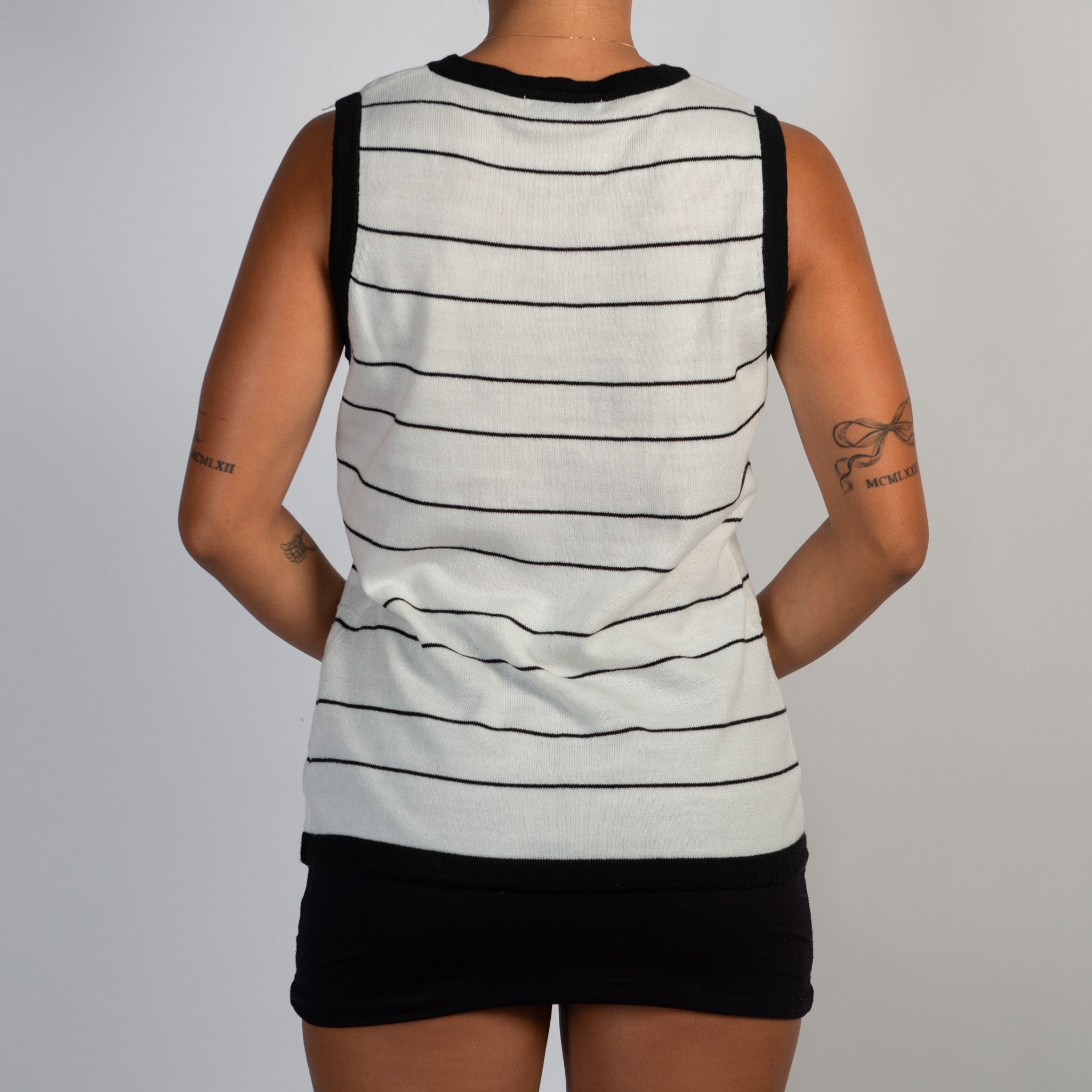 B&W STRIPE KNIT TOP