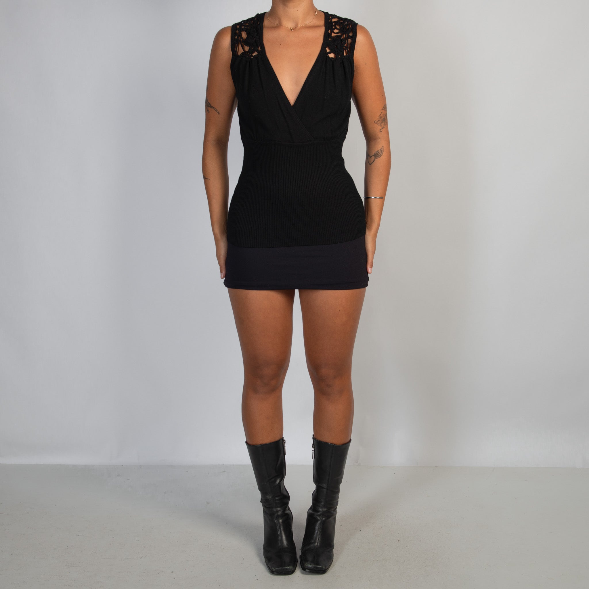 BLACK CROCHET KNIT TOP