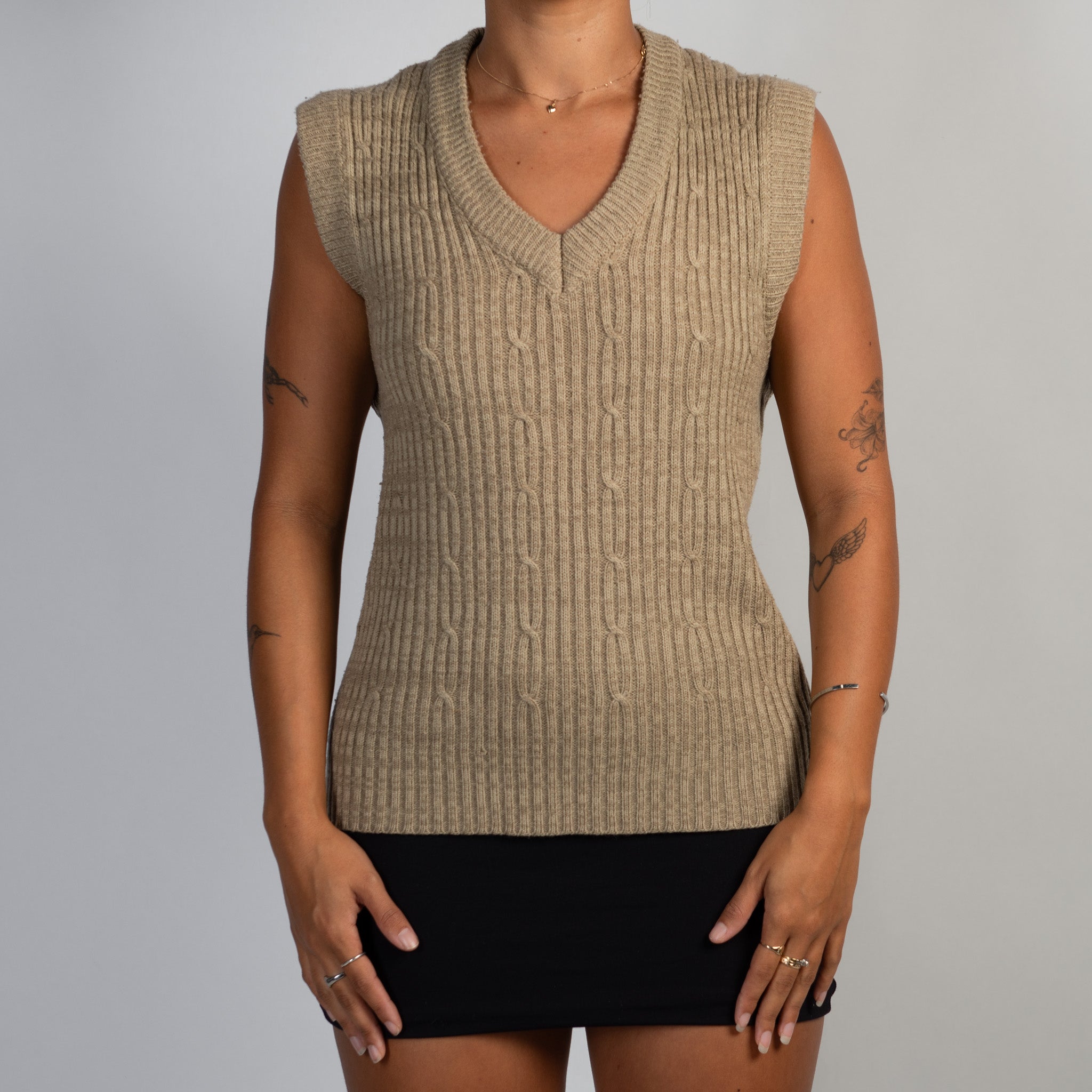 BEIGE KNIT VEST