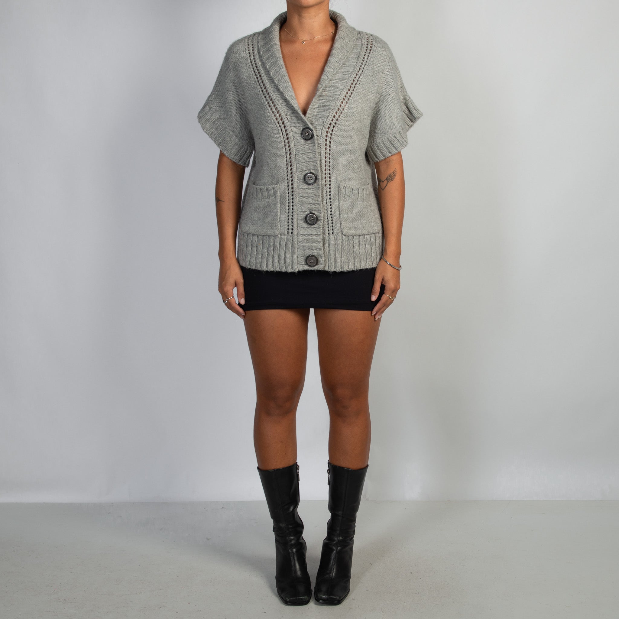 GREY SHORT SLEEVE KNIT