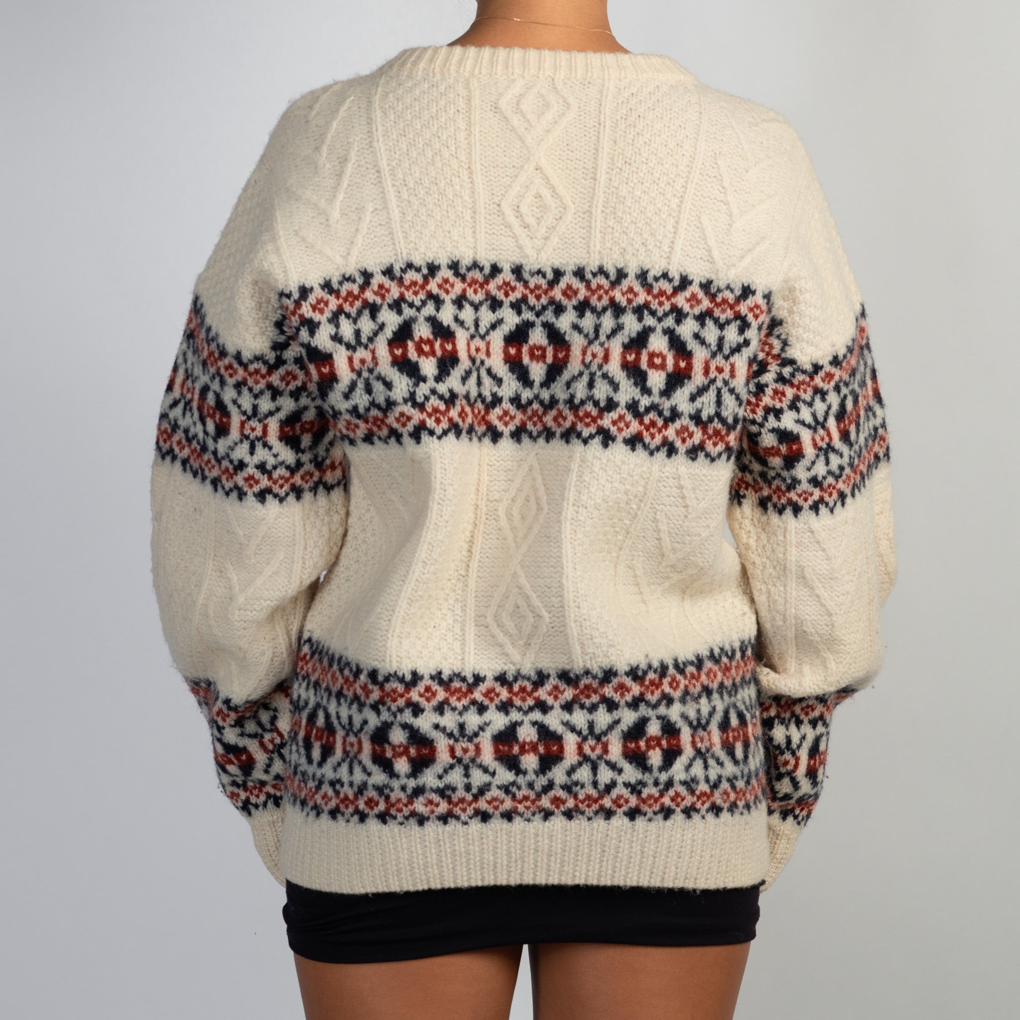 PATTERN CABLE KNIT SWEATER