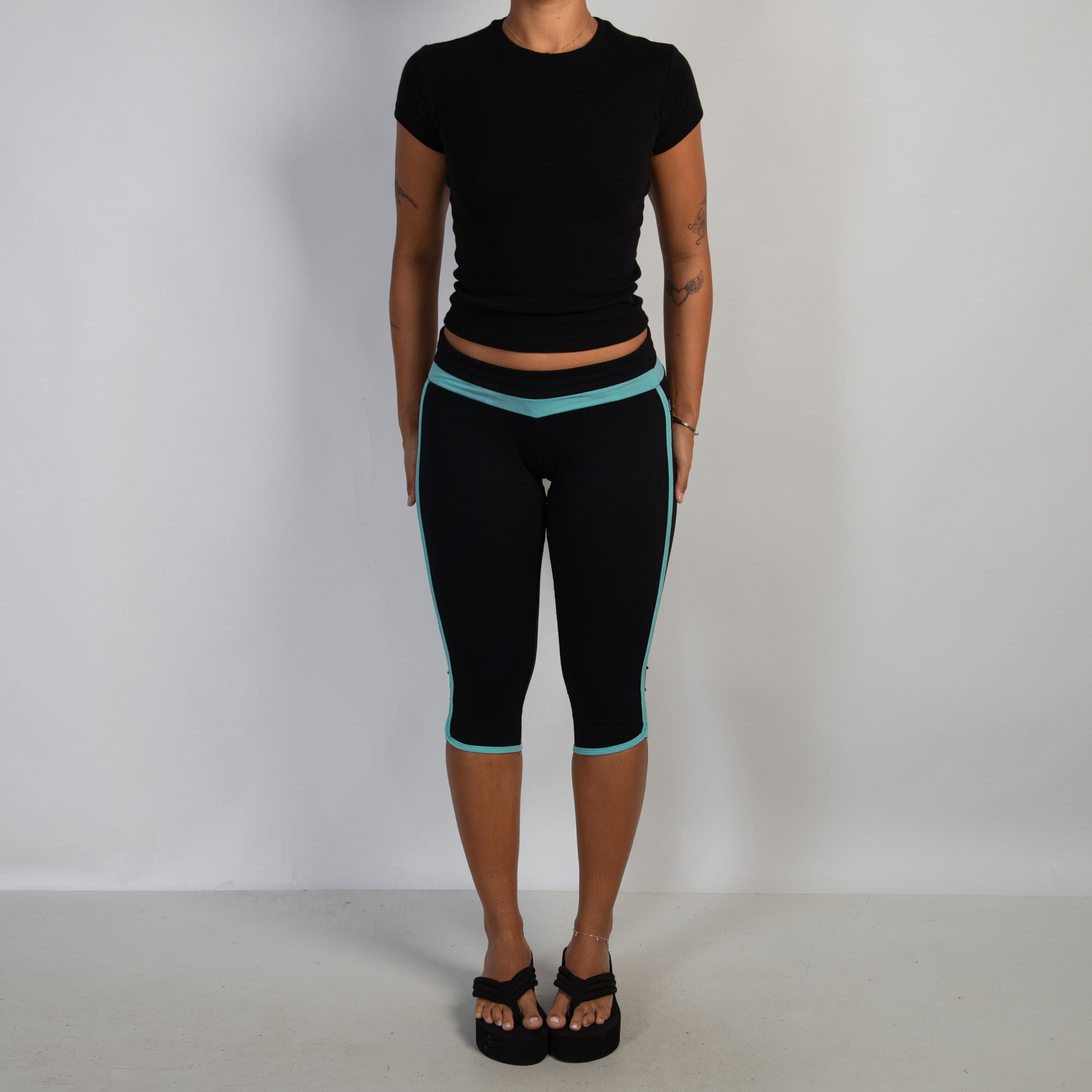 BLUE TRIM CAPRI TIGHTS
