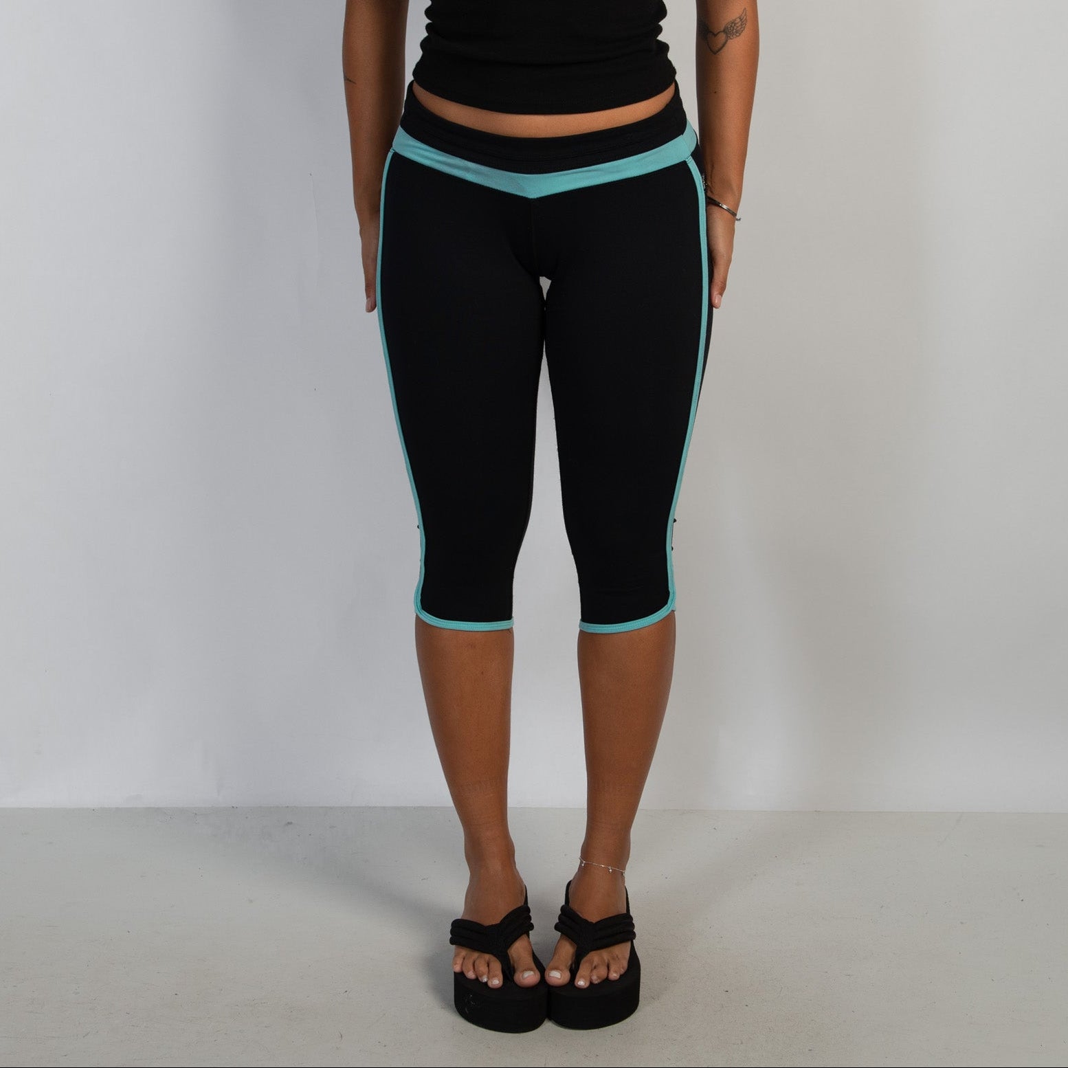 BLUE TRIM CAPRI TIGHTS