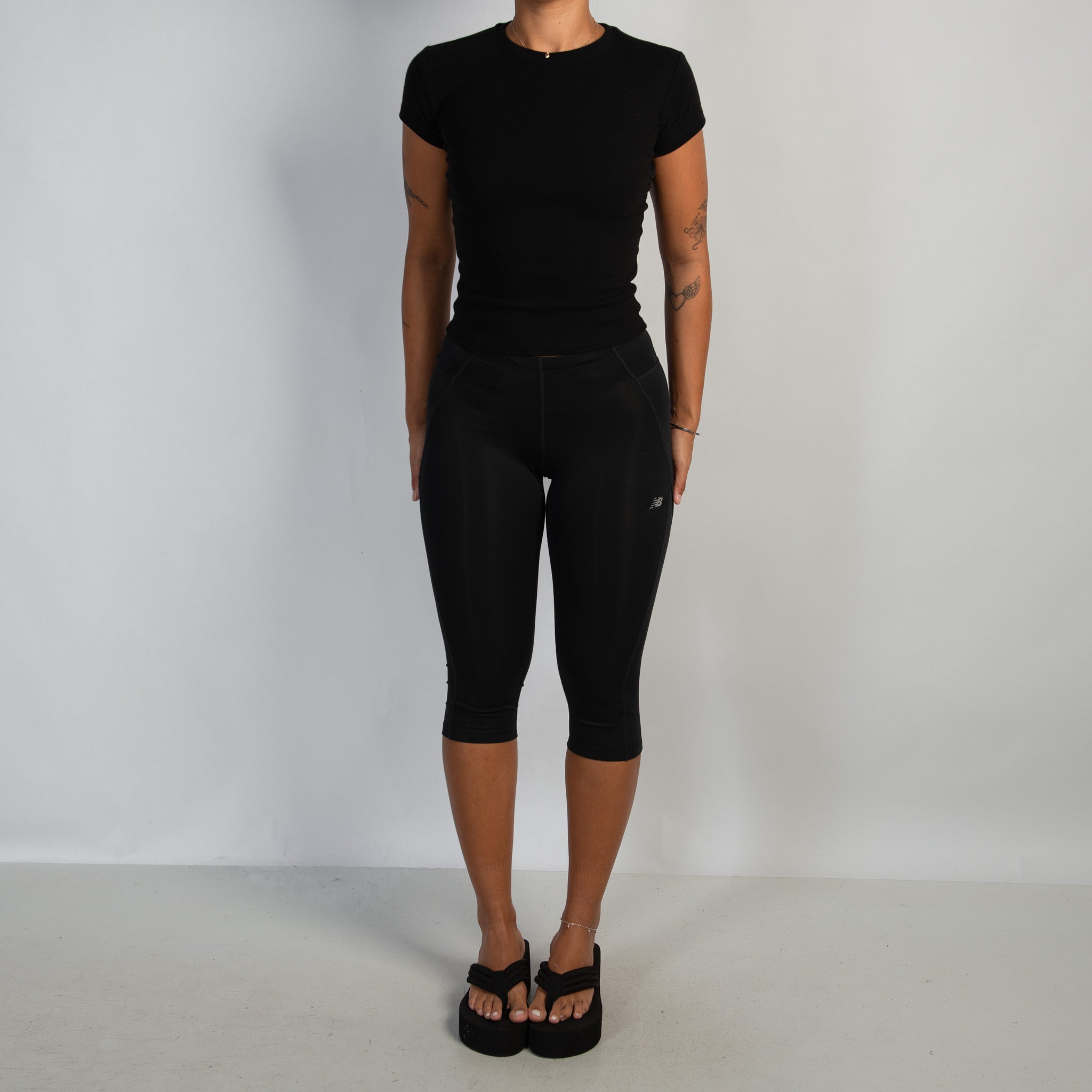 BLACK CAPRI TIGHTS
