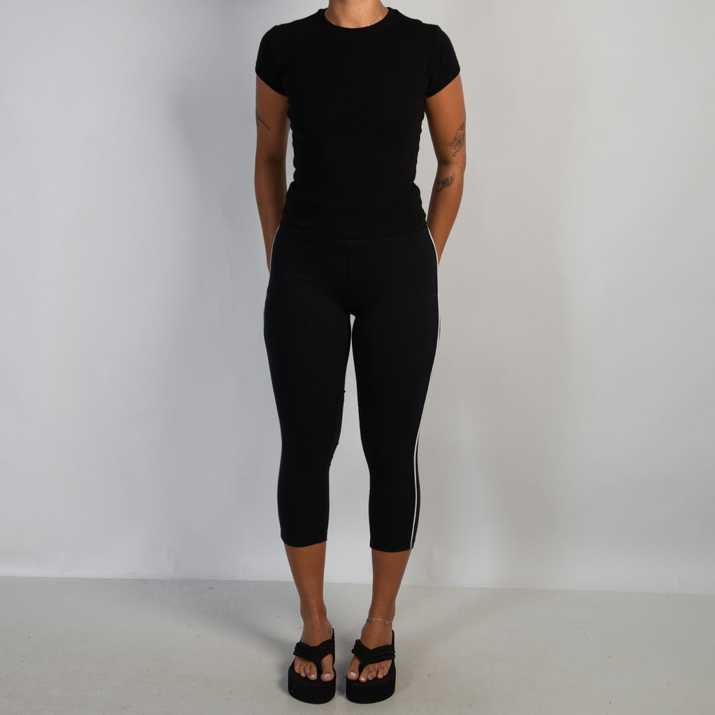 BLACK CAPRI TIGHTS