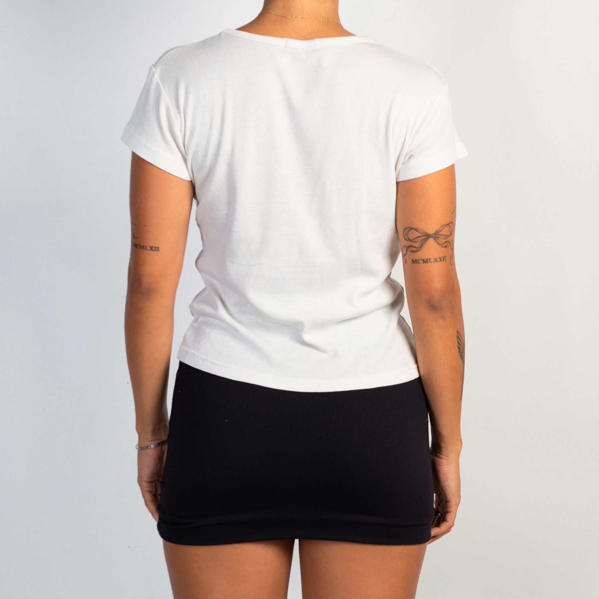 WHITE GRAPHIC BABY TEE