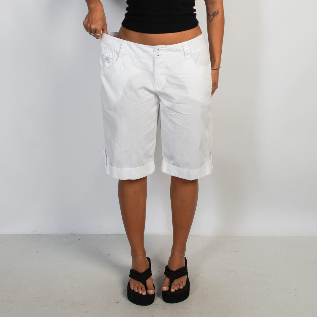 WHITE KNEE LENGTH SHORTS