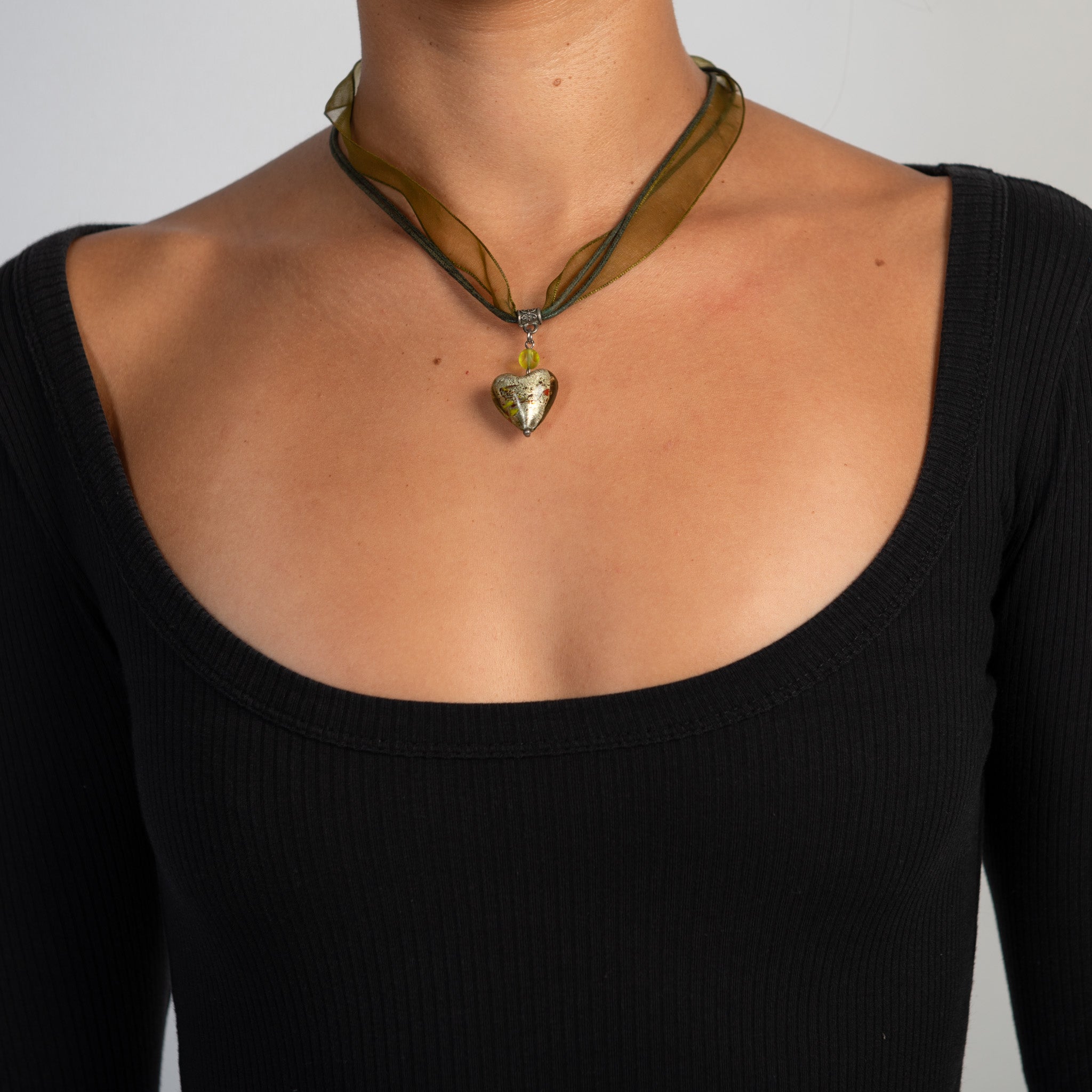 GREEN PENDANT NECKLACE