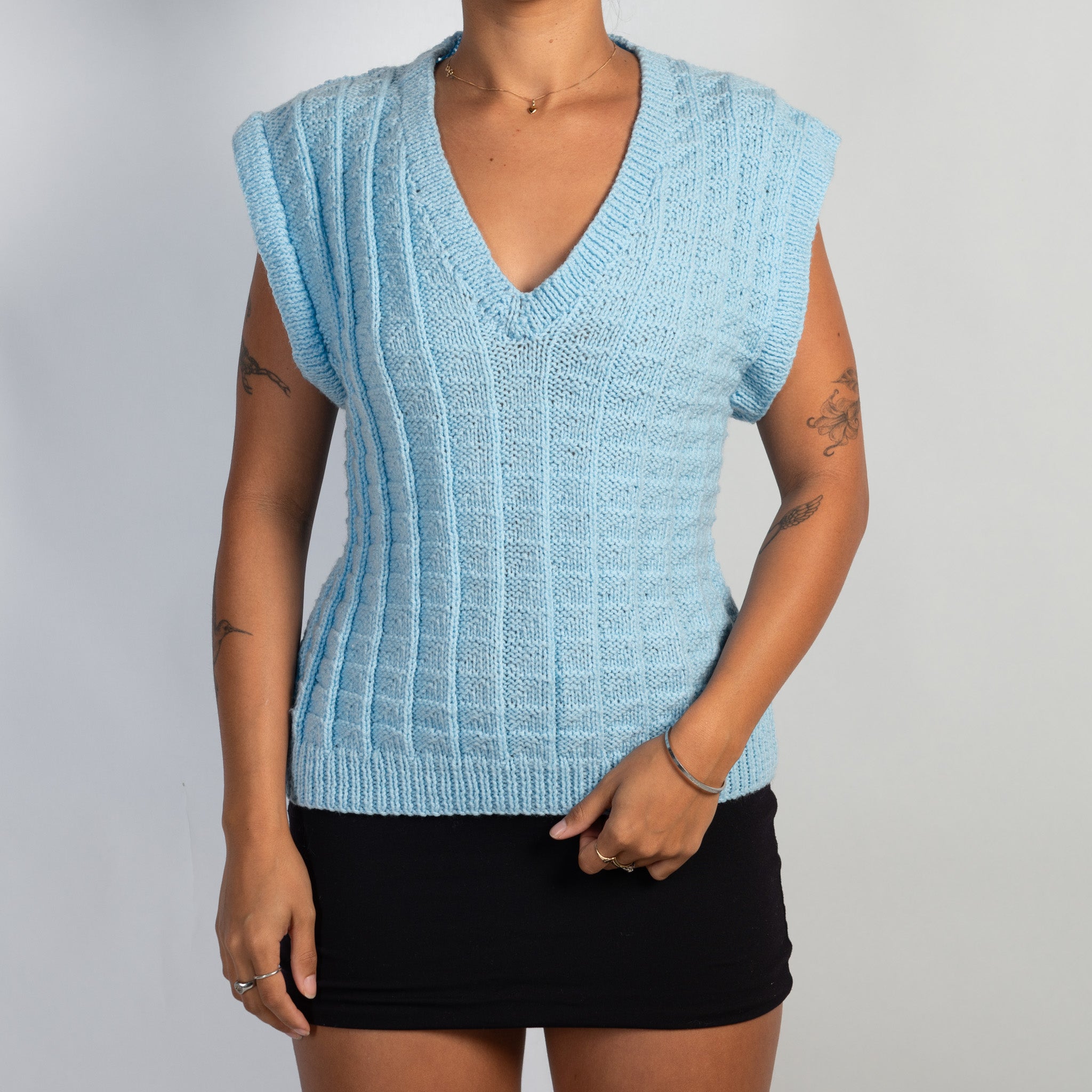 BLUE KNIT VEST