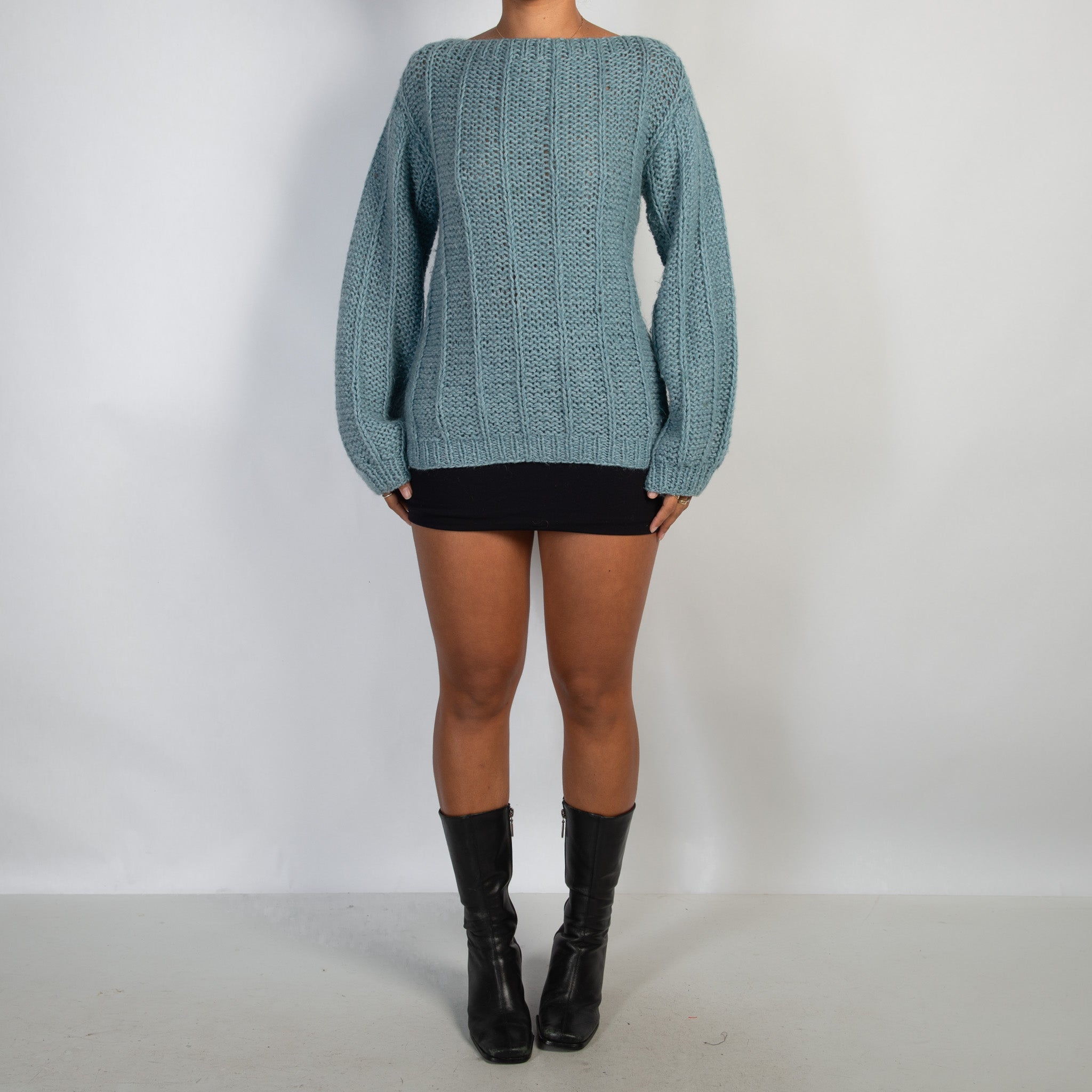 BLUE KNIT SWEATER