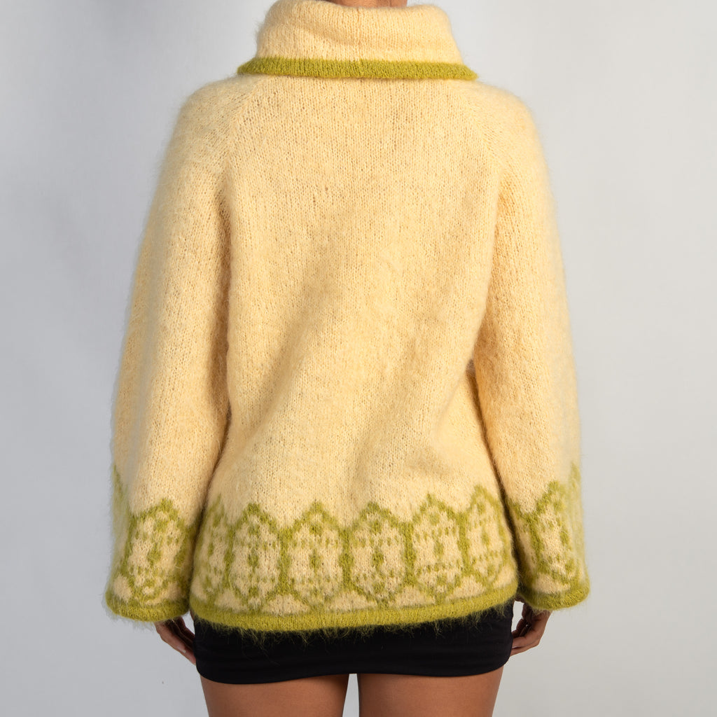 TURTLENECK KNIT SWEATER