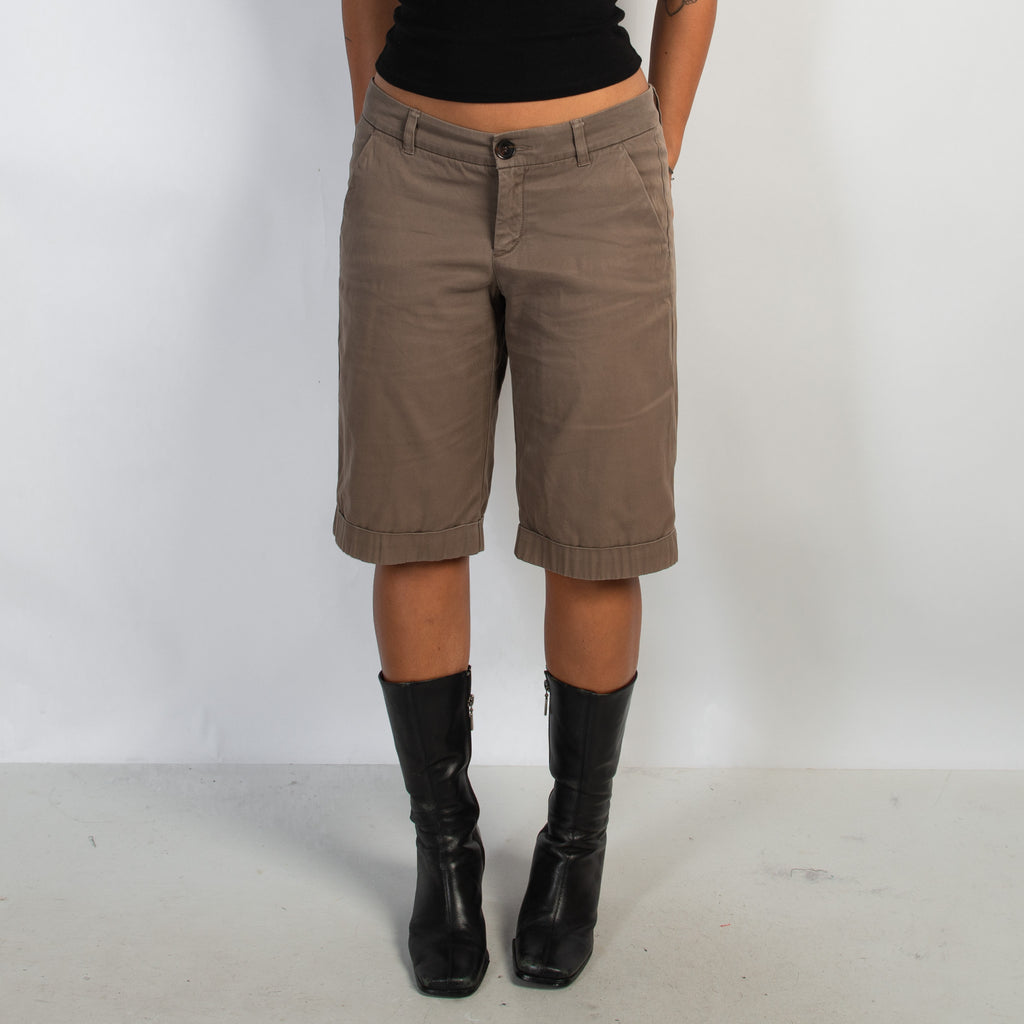 BROWN KNEE LENGTH SHORTS