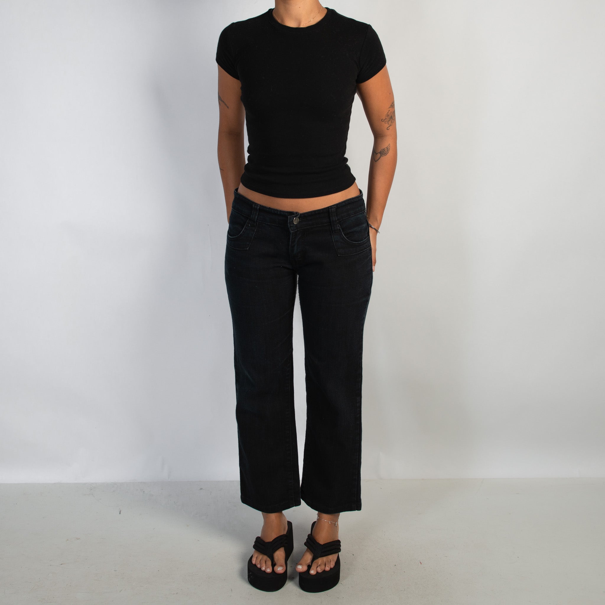 BLACK DENIM CAPRI JEANS