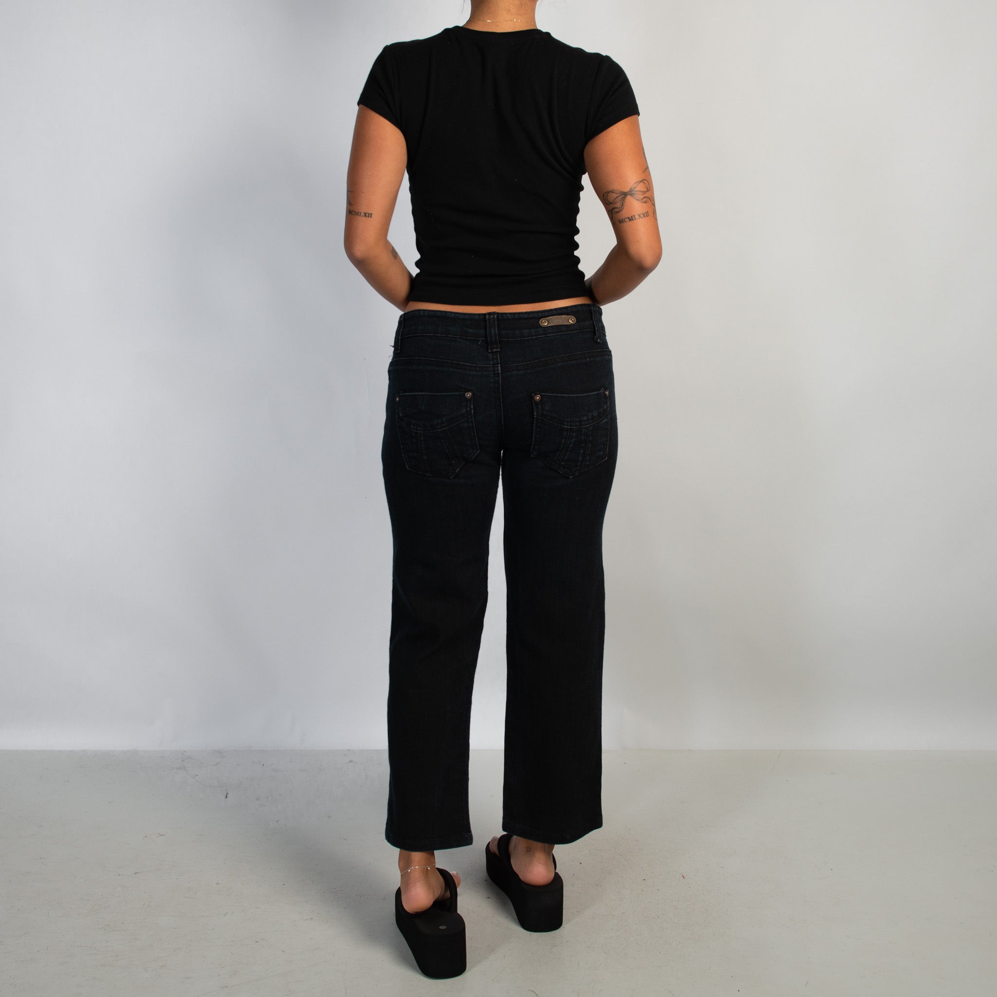 BLACK DENIM CAPRI JEANS
