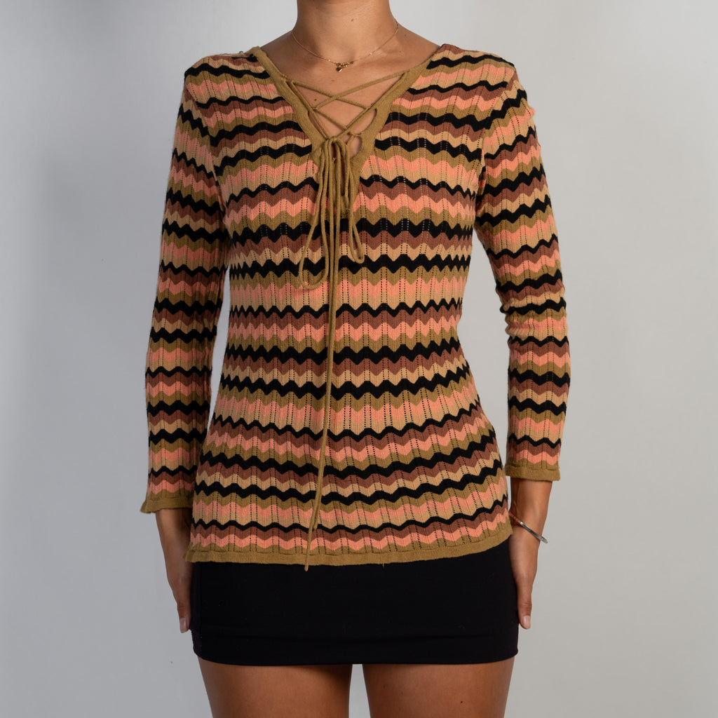 CHEVRON KNIT BUTTON TOP