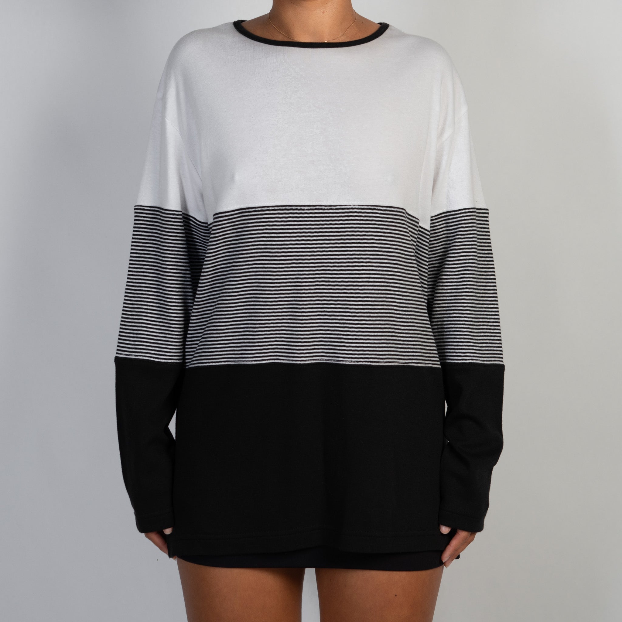 B&W STRIPE LONG SLEEVE TOP