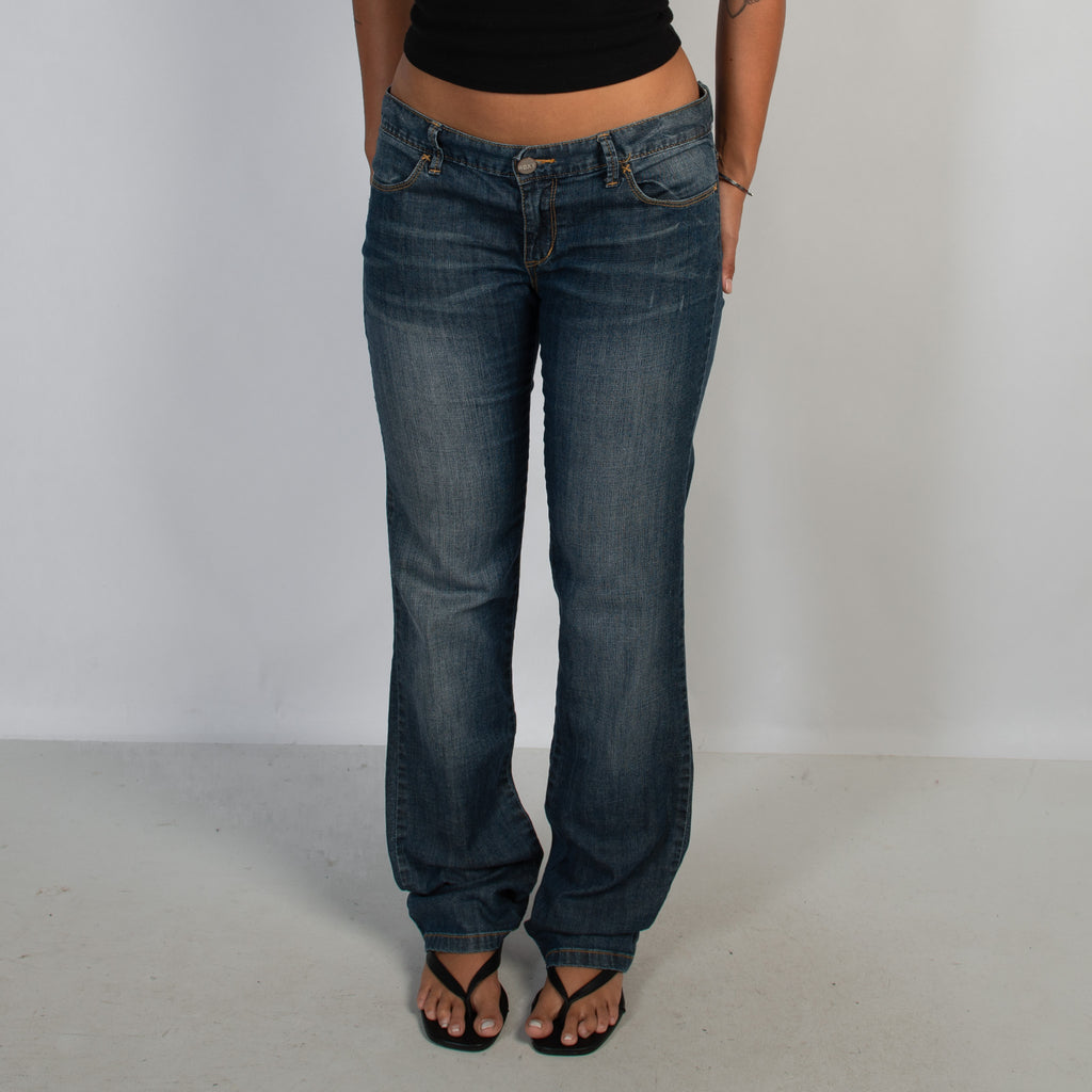LOW RISE BOOTCUT JEANS