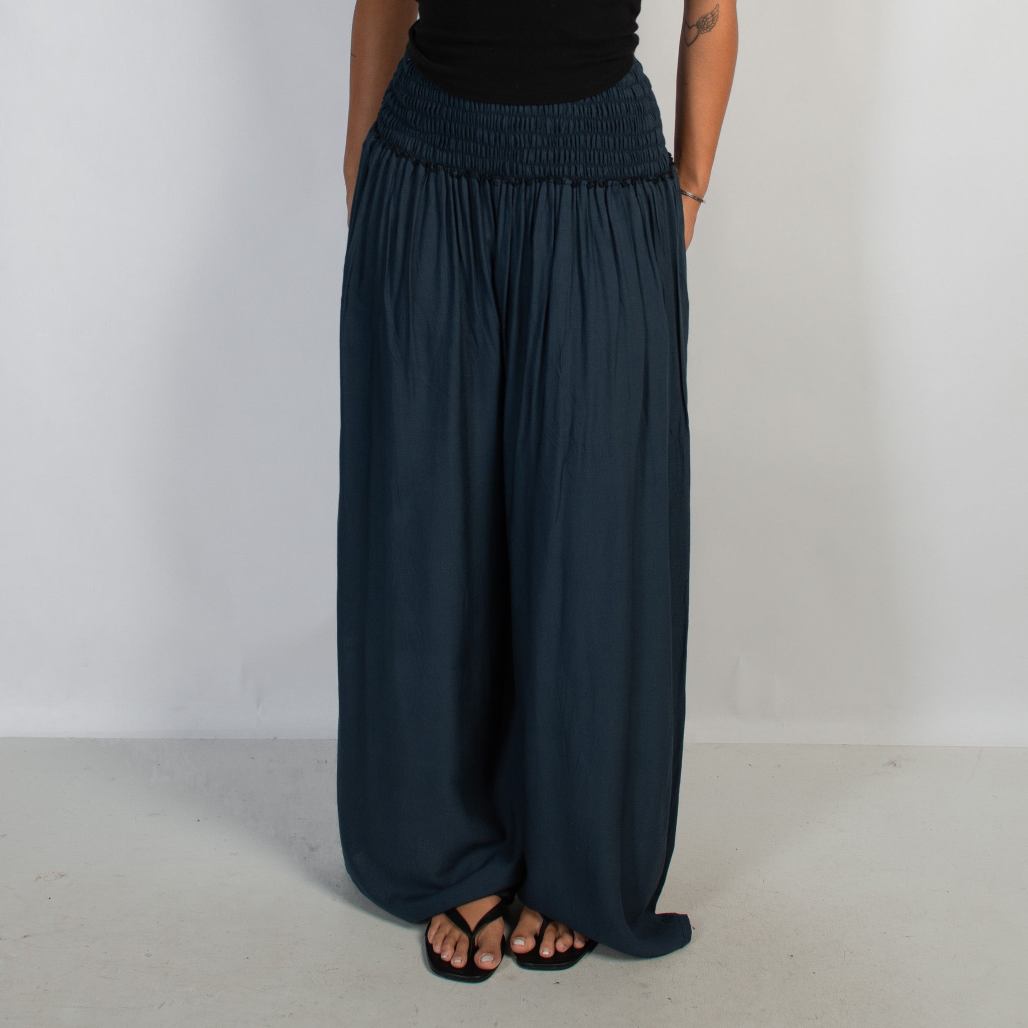 NAVY WIDE LEG RELAXED PANTS