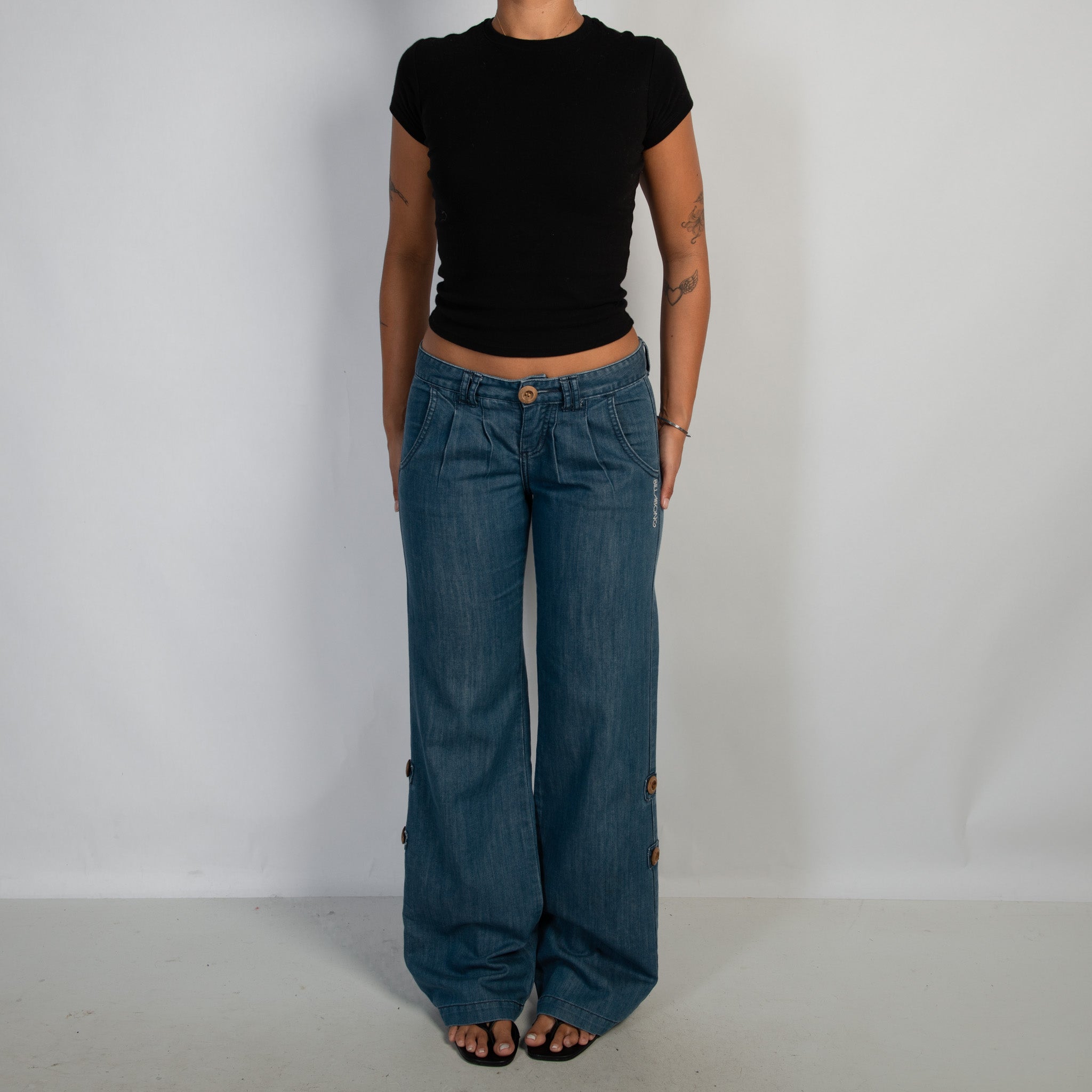 LOW RISE BOOTCUT JEANS