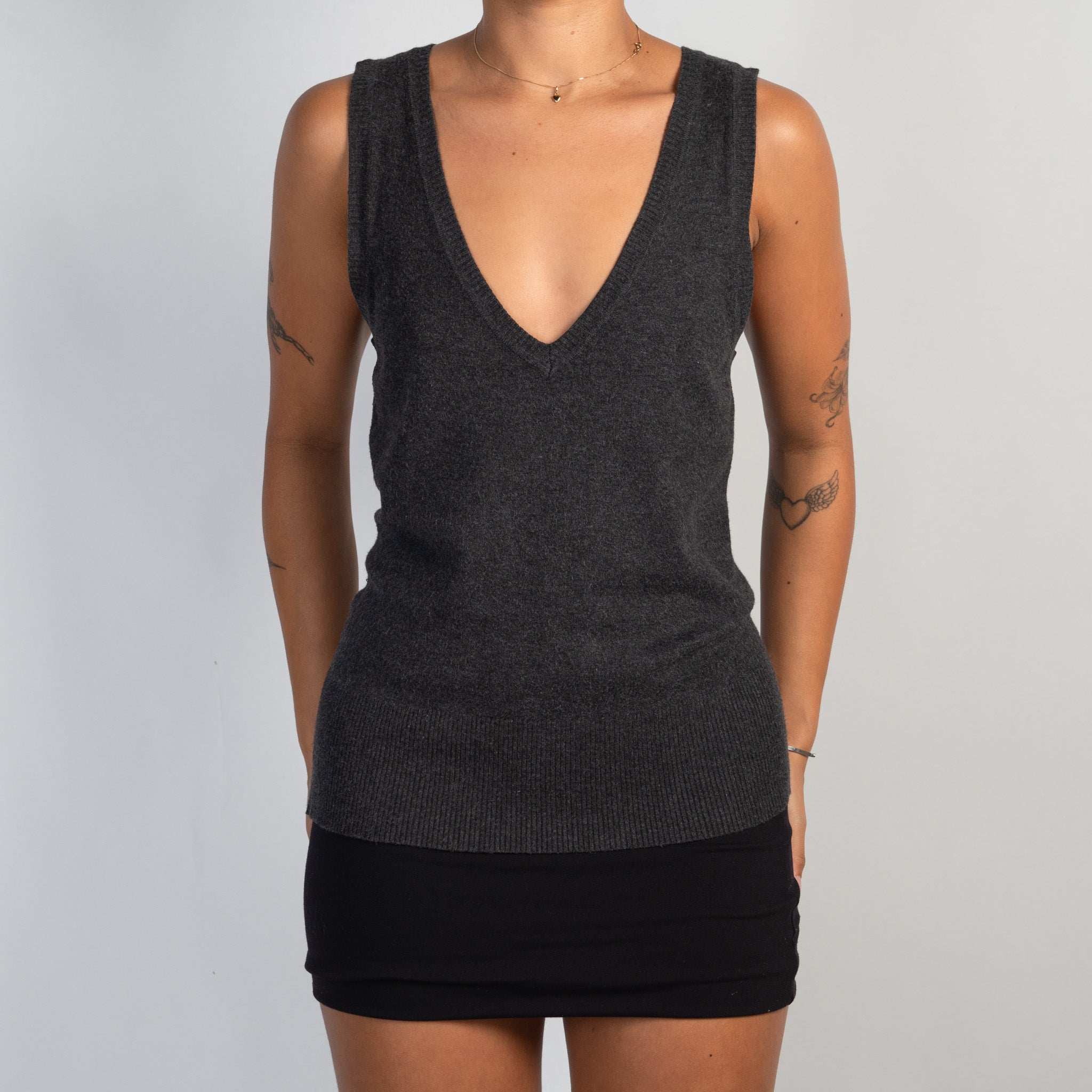 GREY THIN KNIT VEST