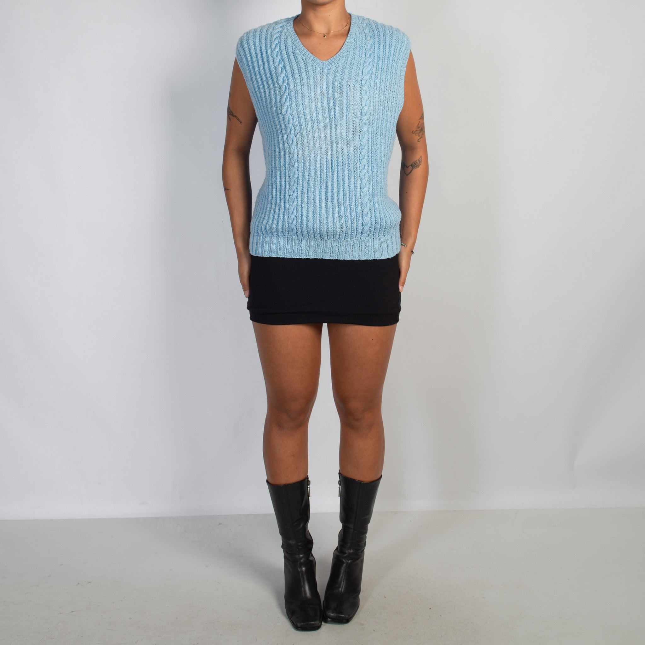 BLUE KNIT VEST