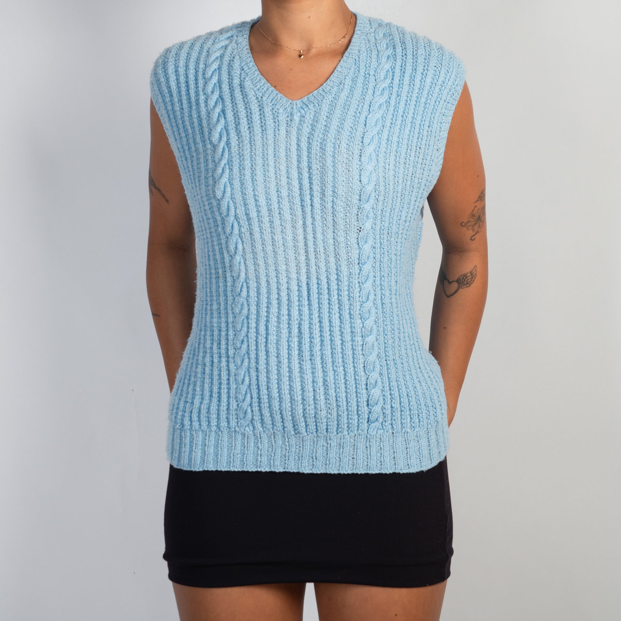 BLUE KNIT VEST