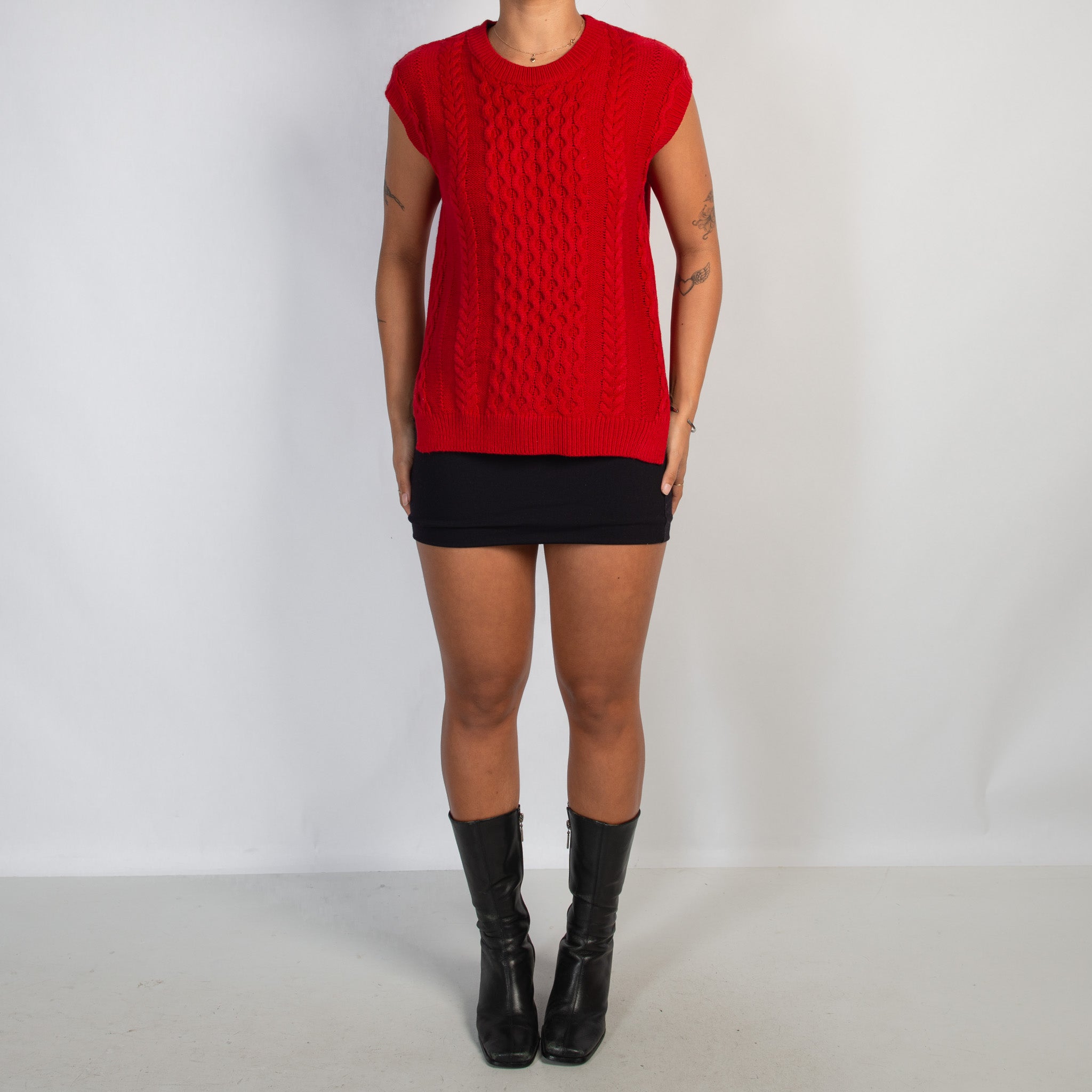 RED CABLE KNIT VEST