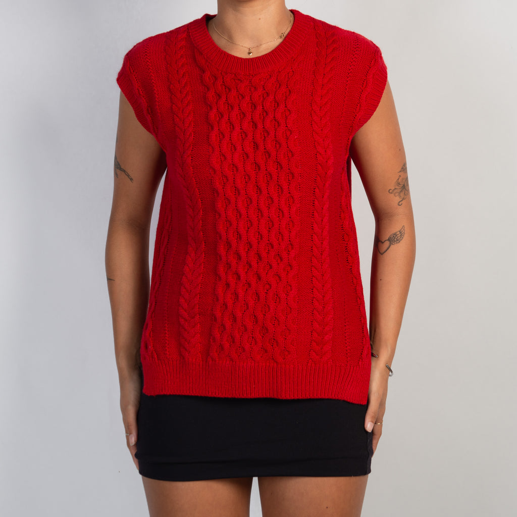 RED CABLE KNIT VEST